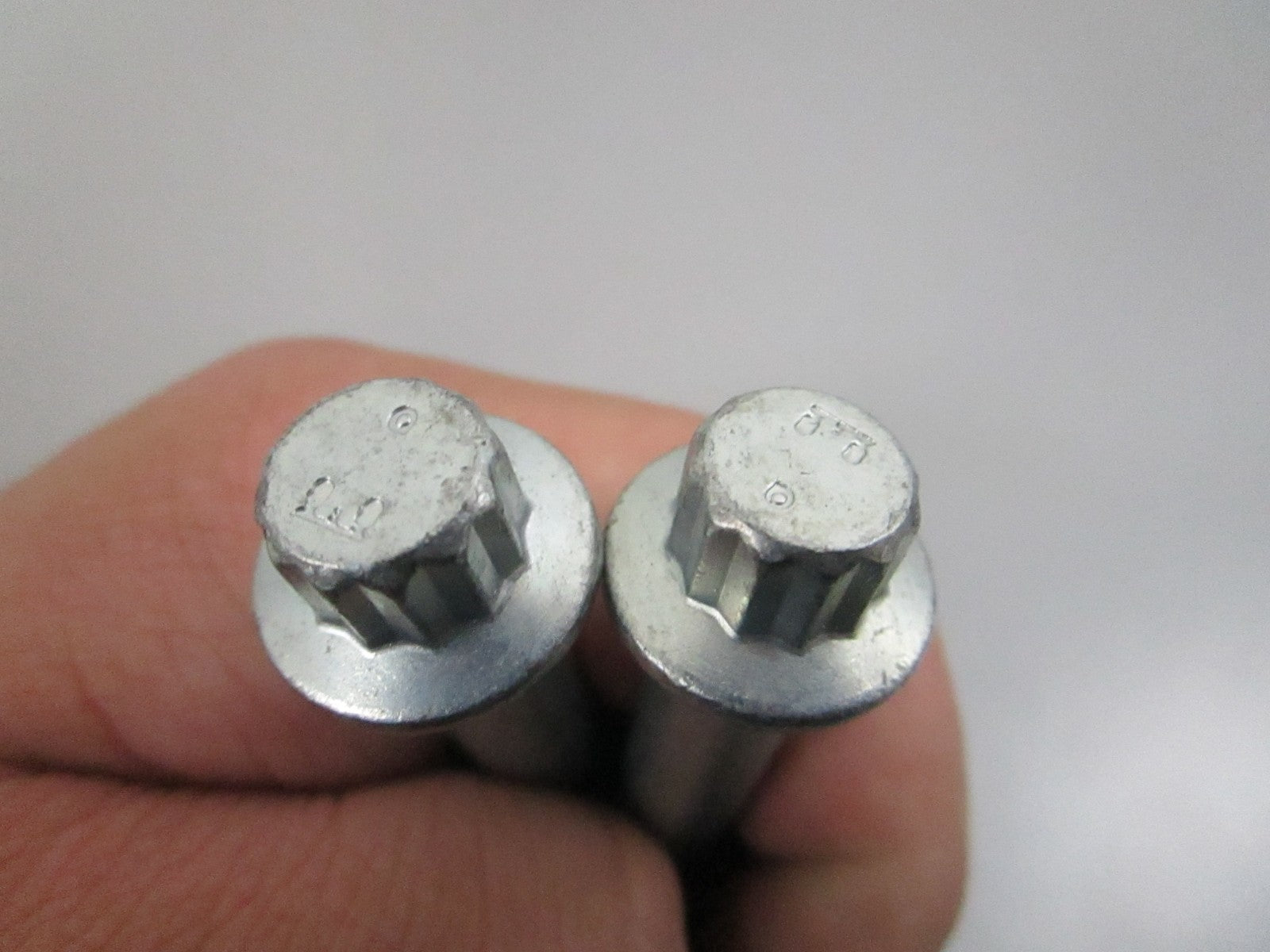 NEW OEM (LOT OF 2) 44163-00 Harley Davidson Upper Mounting Bolt 0810