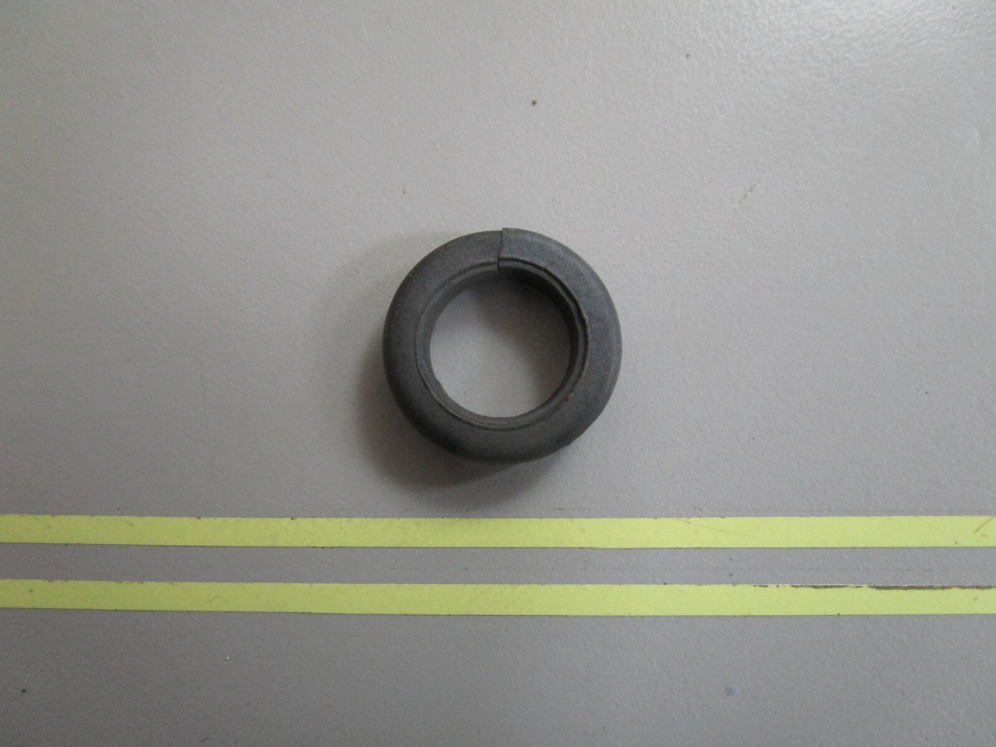 *NEW OEM* (LOT OF 4) 0810 OMC Johnson Evinrude Grommet 300454 0300454