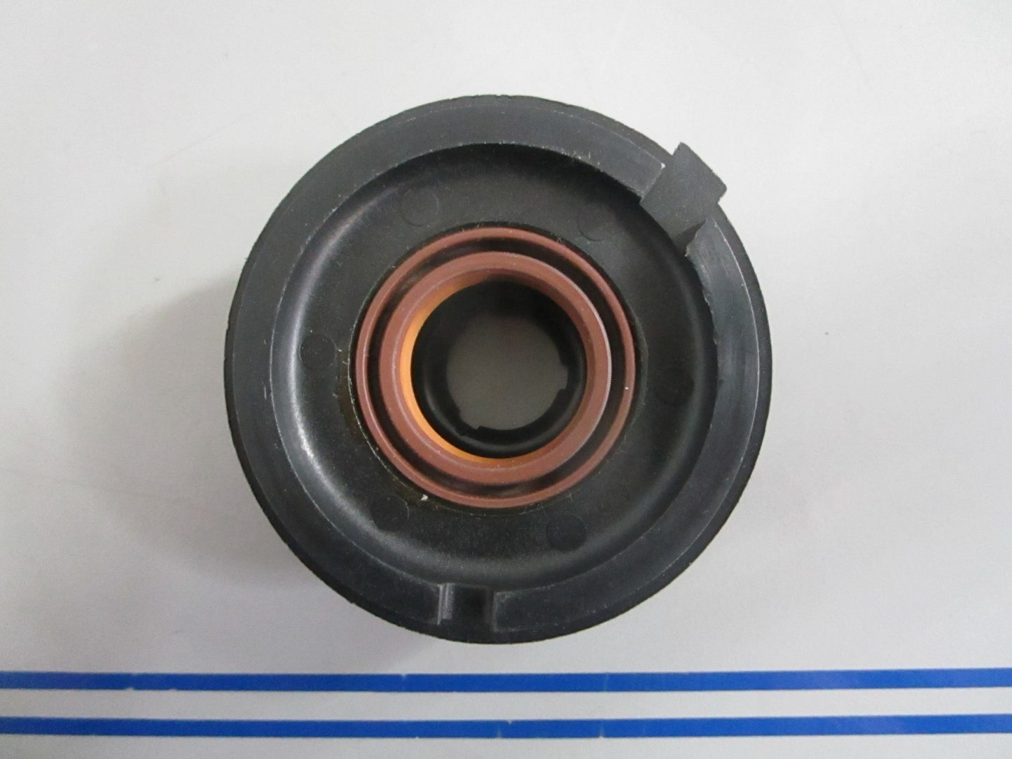 *NEW OEM* 0820 OMC Johnson Evinrude Housing & Seal Ay 437057 0437057