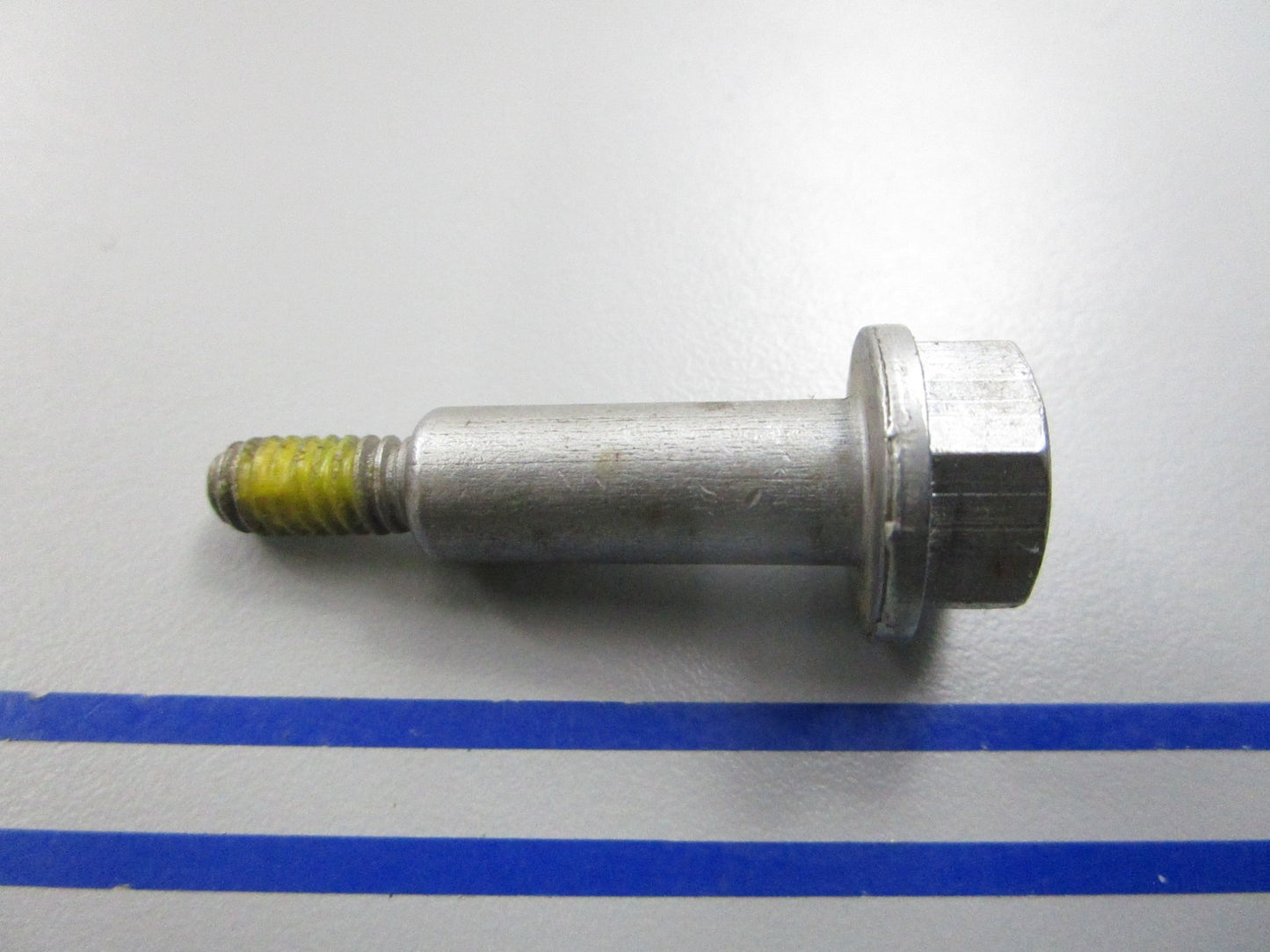 NEW OEM 327443 0327443 OMC Johnson Evinrude Screw 0810