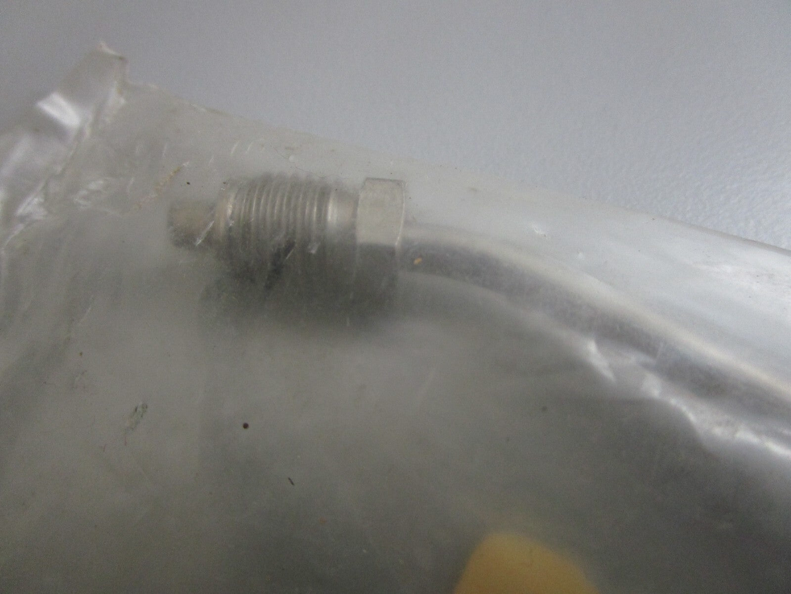 *NEW OEM* 0820 OMC Johnson Evinrude Oil Line 3853854