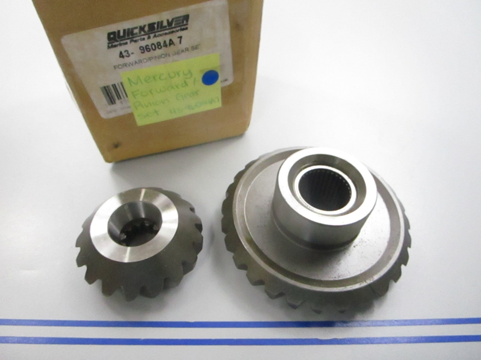 NEW OEM 43-96084A 7 Mercury Quicksilver Forward Pinion Gear 0810