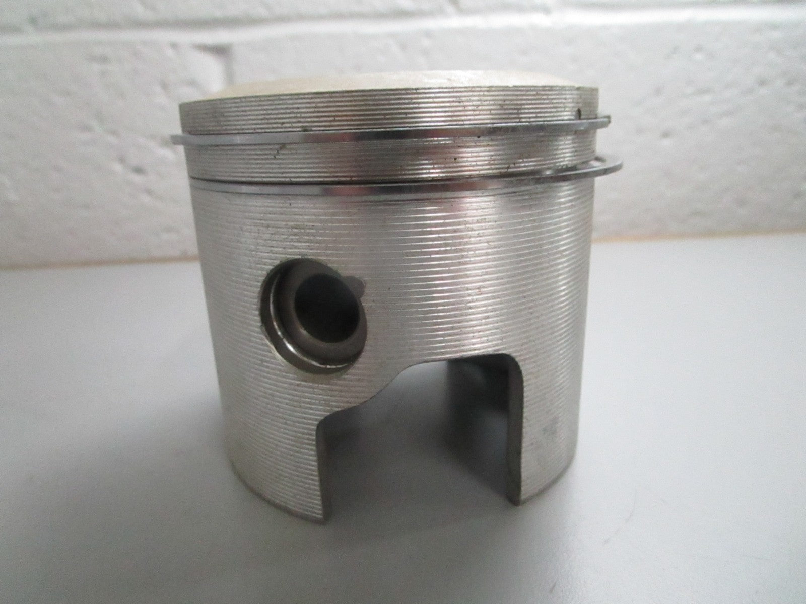 *NEW* 0820 Wiseco Port Piston Assy 3025P2 For: OMC