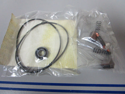 NEW OEM 984961 0984961 OMC Johnson Evinrude Seal & Brush Set 0720