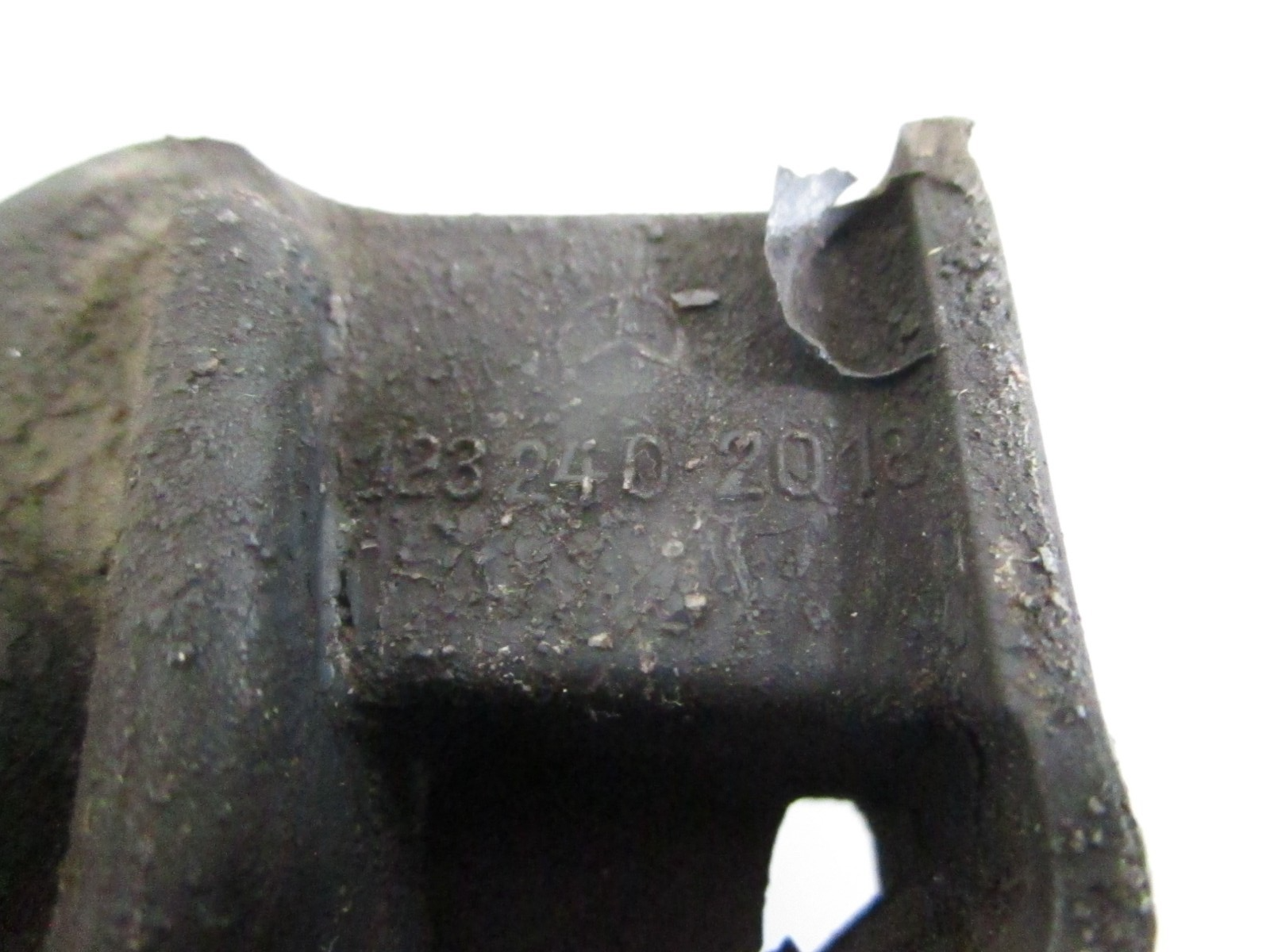 NEW OEM 123402018 Mercedes-Benz Transmission Mount 0820