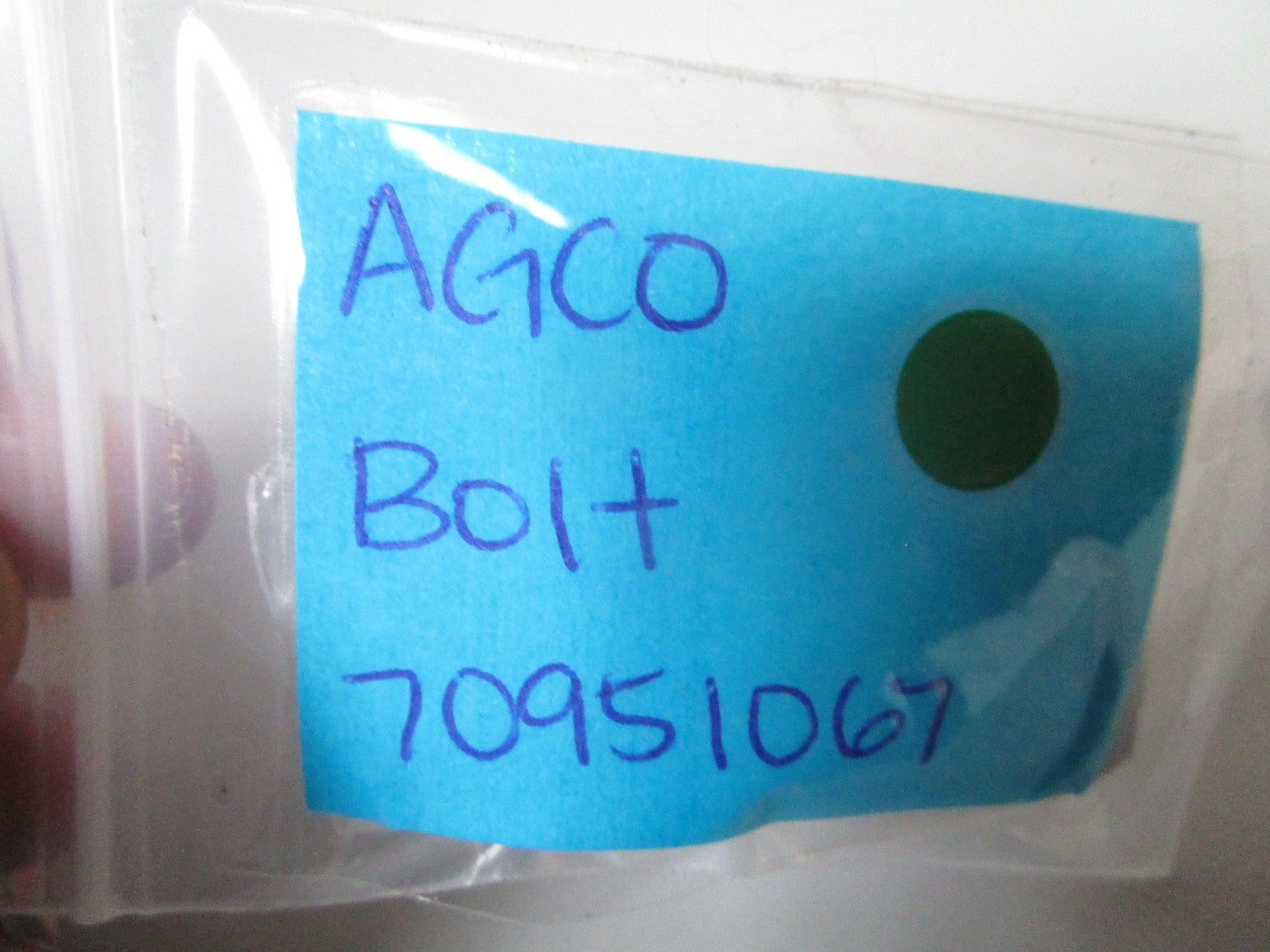 NEW OEM 70951067 AGCO Bolt 0810