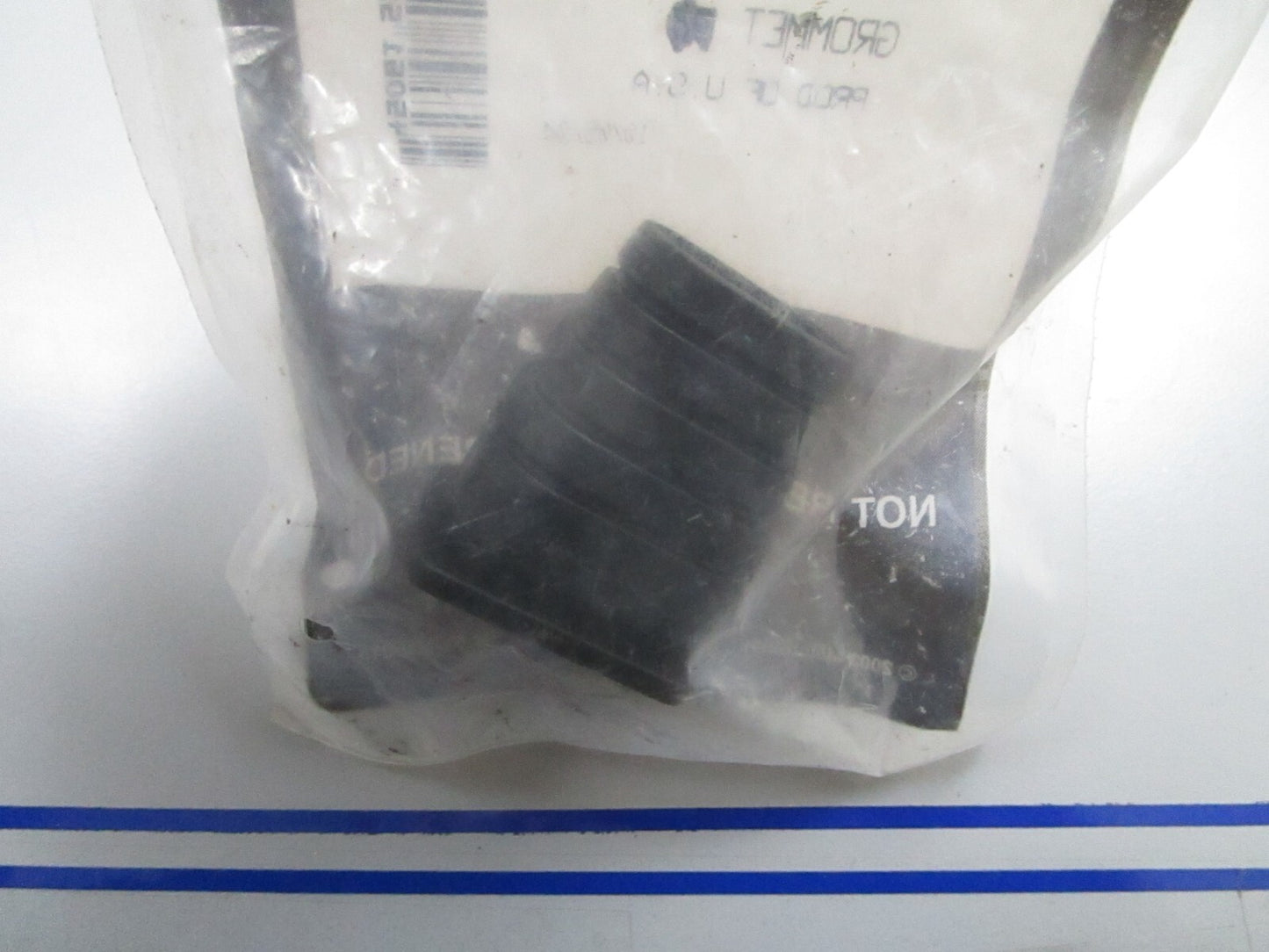 *NEW OEM* 0810 MotorGuide Grommet 25-MAP07101