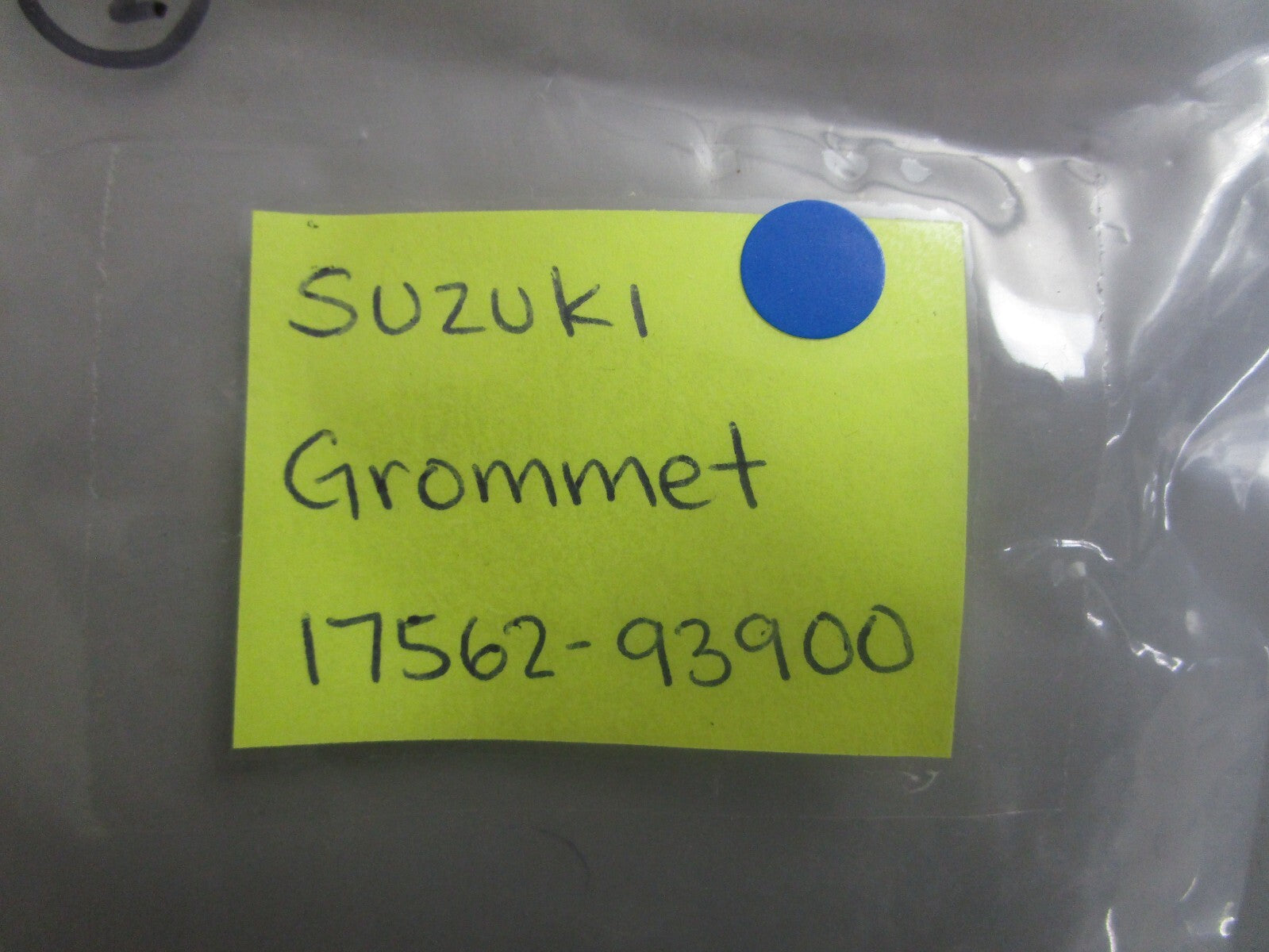 *NEW OEM* 0810 Suzuki Grommet 17562-93900