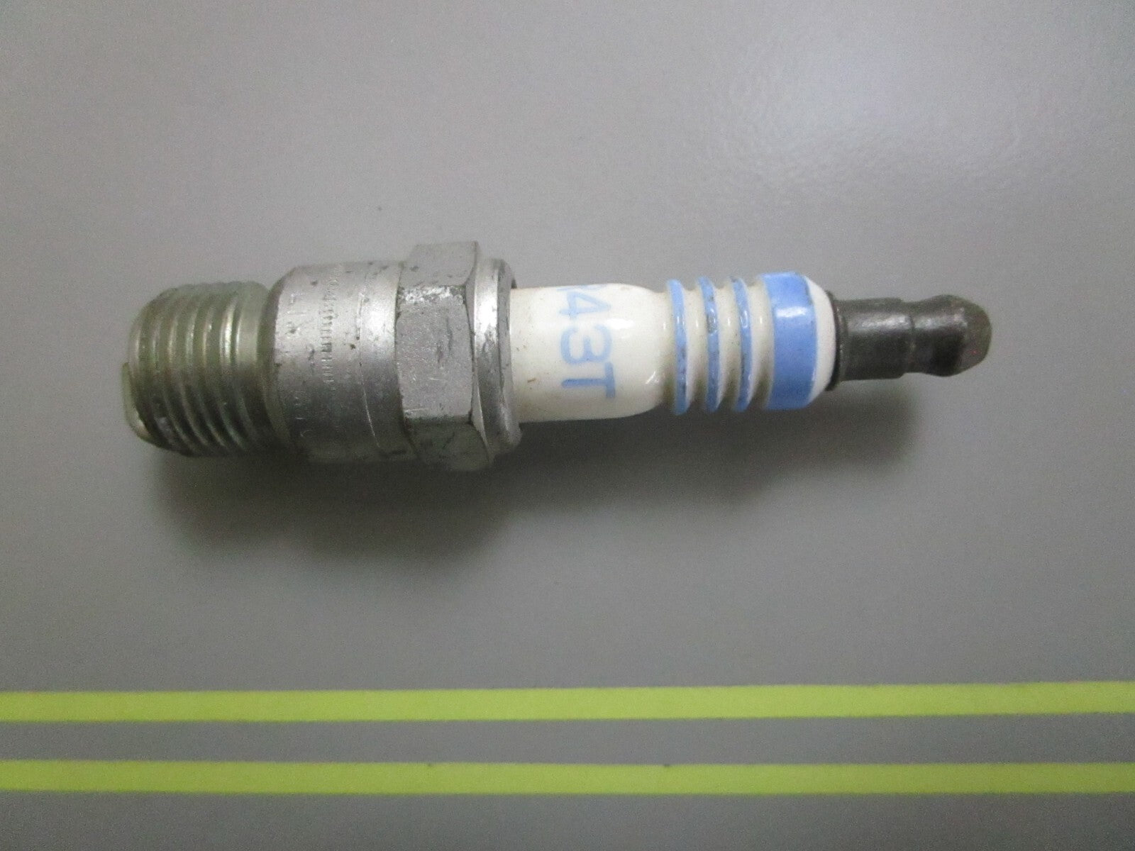 *NEW* 0810 AC Delco Spark Plug MR43T