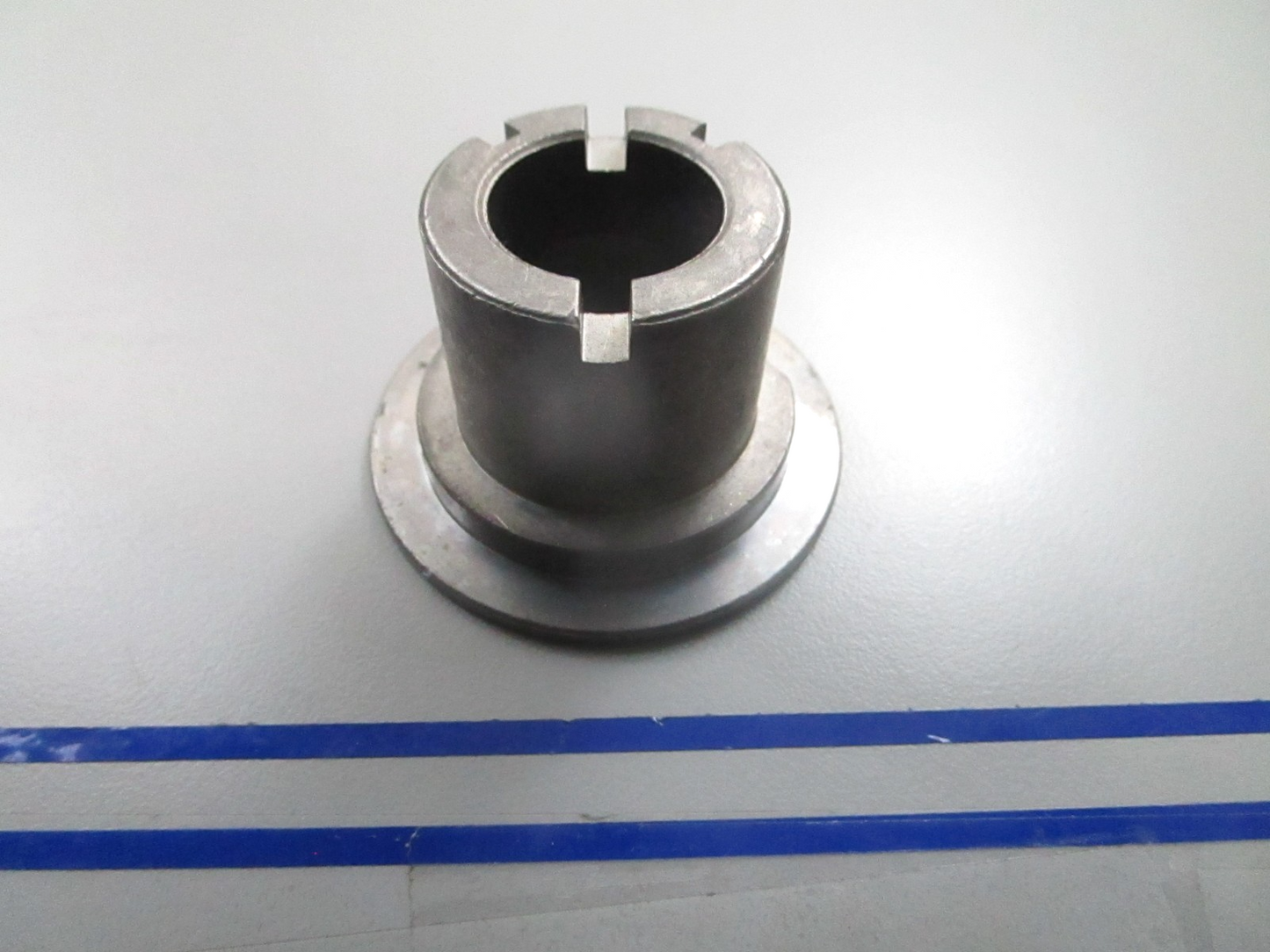 *NEW OEM* 0810 OMC Johnson Evinrude Spindle 330524 0330524