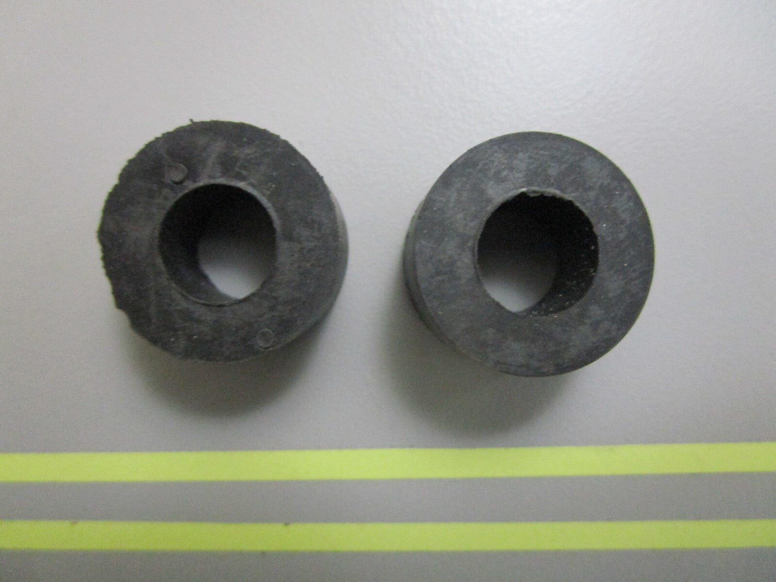 *NEW OEM* (LOT OF 2) 0810 Volvo Penta Gasket 832565