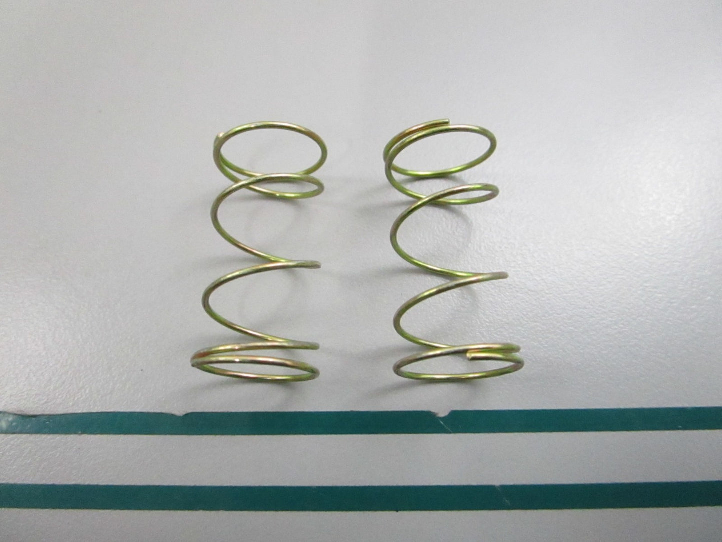 NEW OEM (LOT OF 2) 316742 0316742 OMC Johnson Evinrude Spring 0810