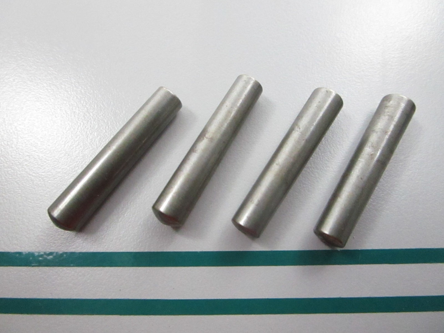 NEW OEM (LOT OF 4) 305070 0305070 OMC Johnson Evinrude Pin 0810
