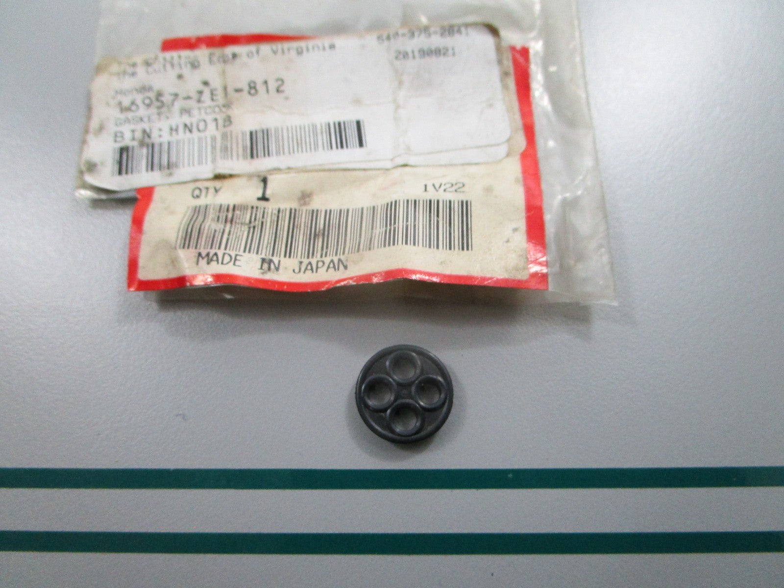 NEW OEM 16957-ZE1-812 Honda Petcock Gasket 0810