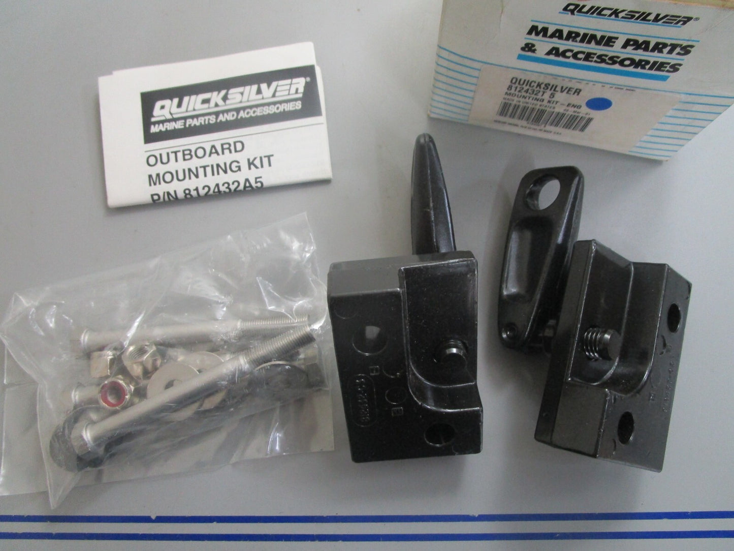 *NEW OEM* 0820 Mercury Quicksilver Engine Mounting Kit 812432T5