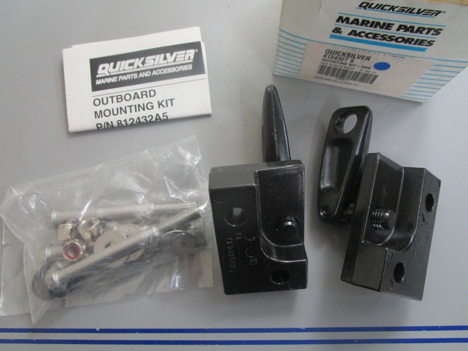 *NEW OEM* 0820 Mercury Quicksilver Engine Mounting Kit 812432T5
