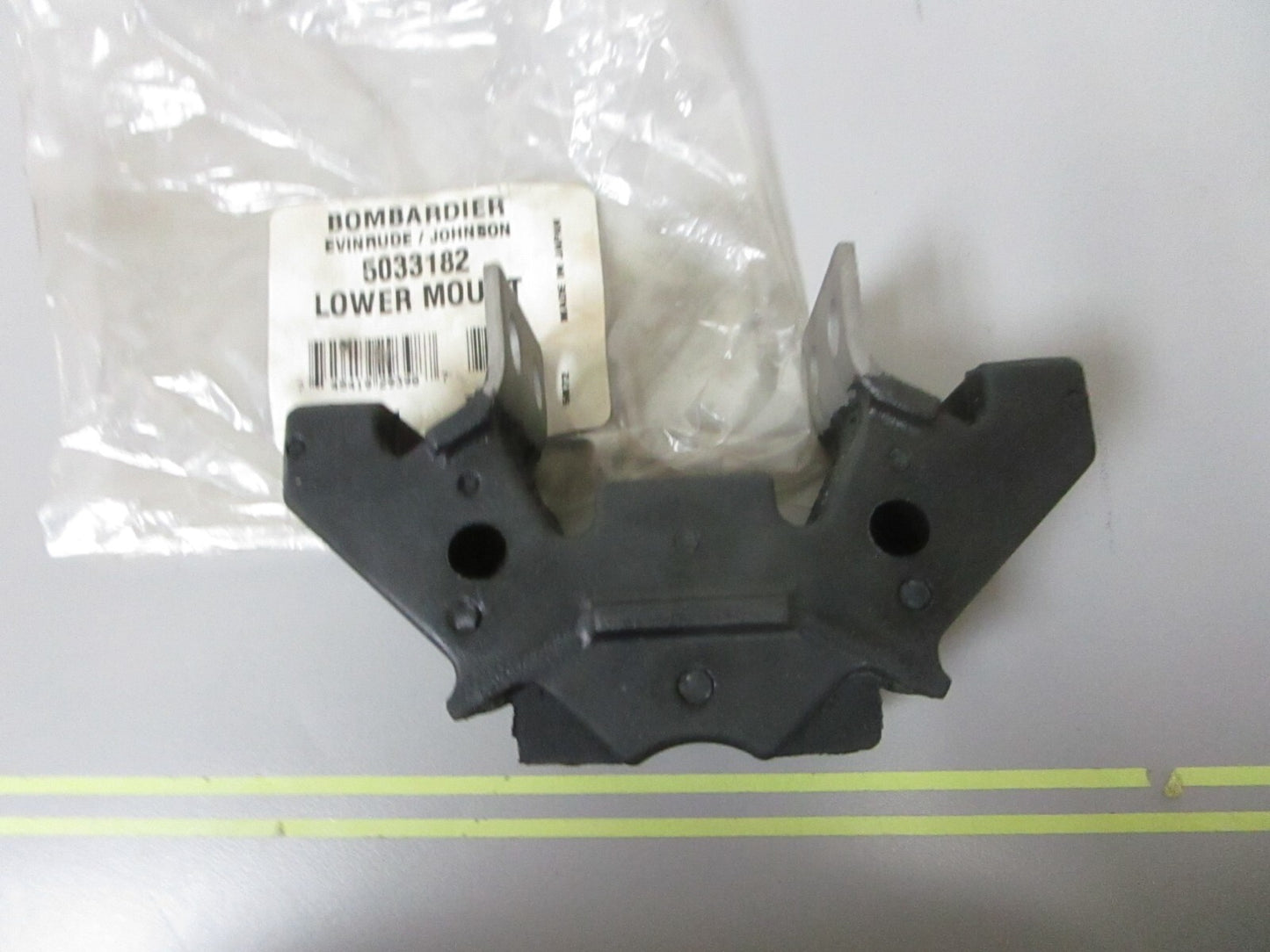 *NEW OEM* 0720 OMC Johnson Evinrude Lower Mount 5033182