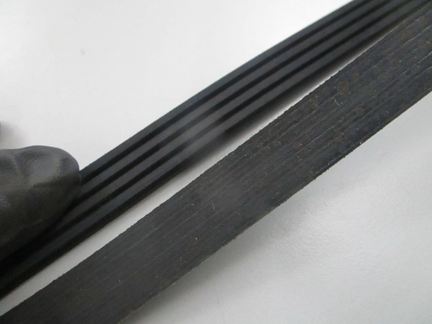 NEW K040529 Gates Micro-V Serpentine Belt 0810