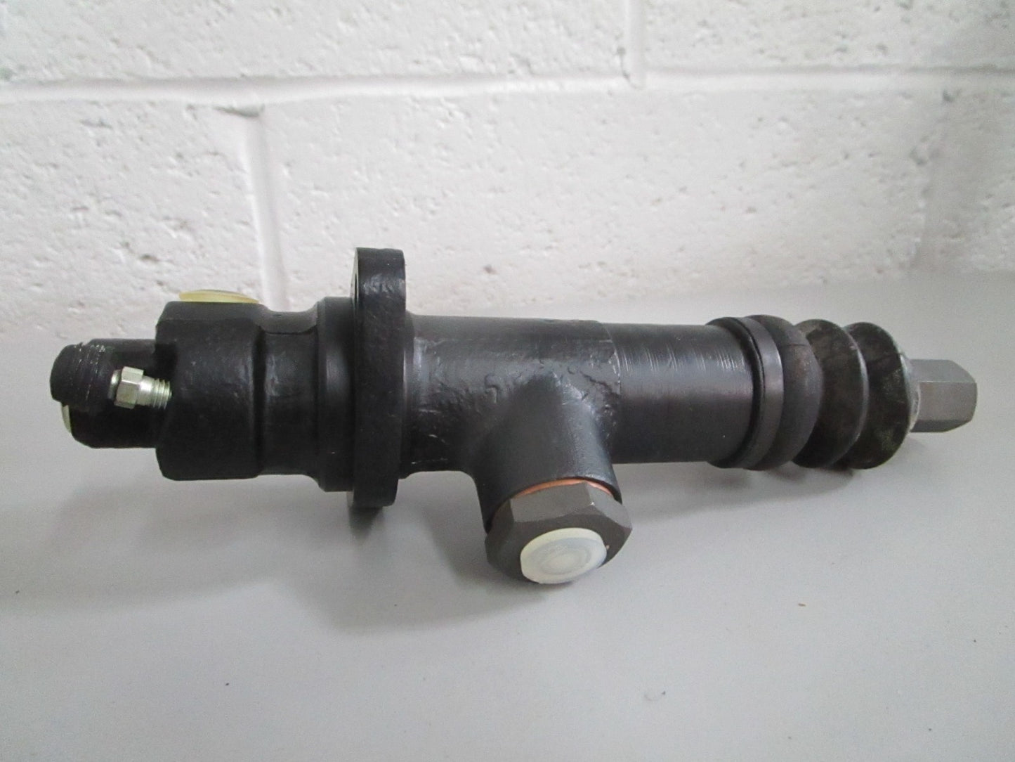 NEW OEM 0004307201 Mercedes-Benz Brake Master Cylinder 0820