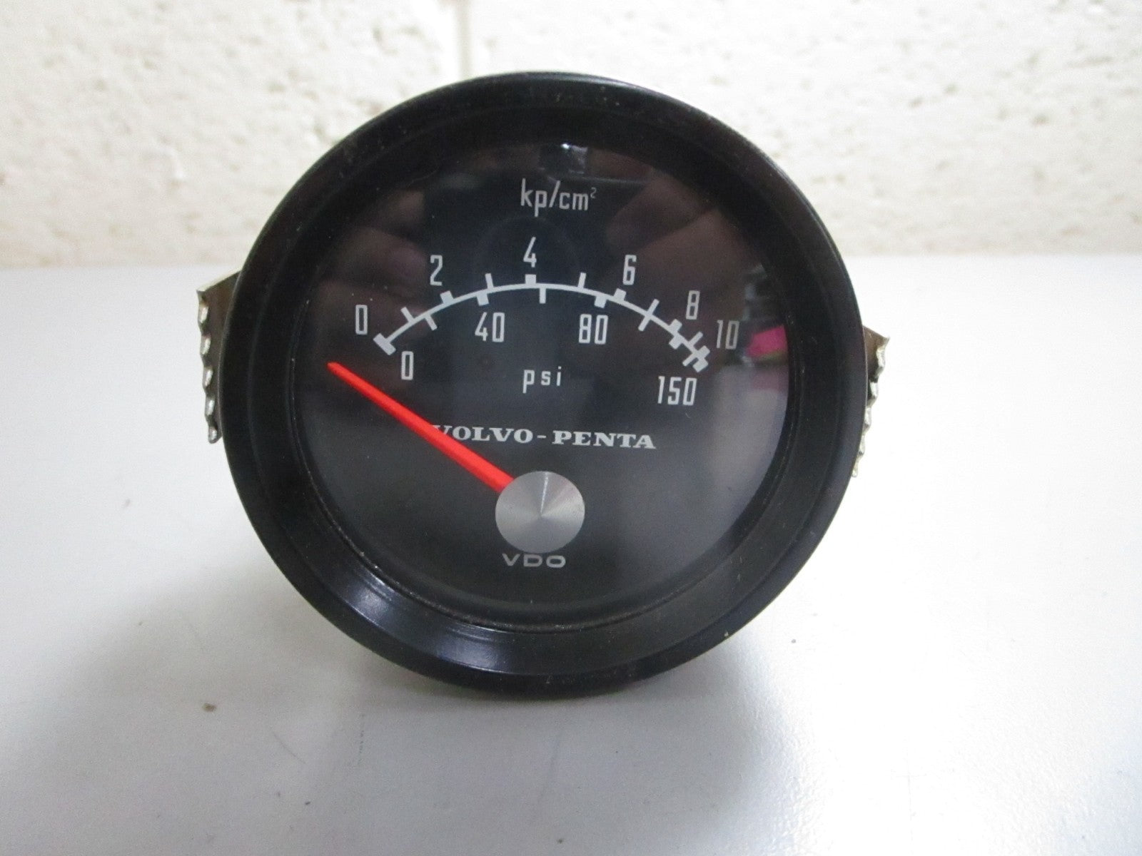 *NEW OEM* 0820 Volvo Penta Oil Pressure Gauge 837757