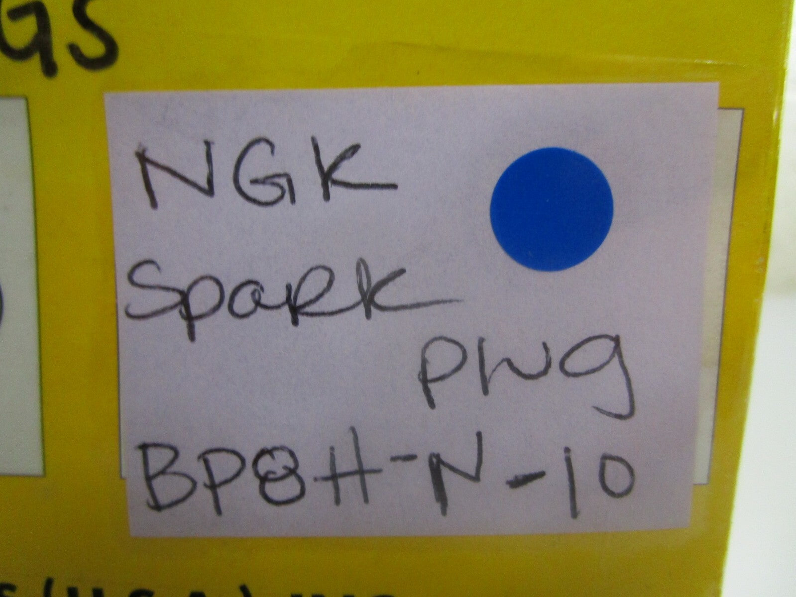 *NEW* (LOT OF 4) 0810 NGK Spark Plug BP8H-N-10