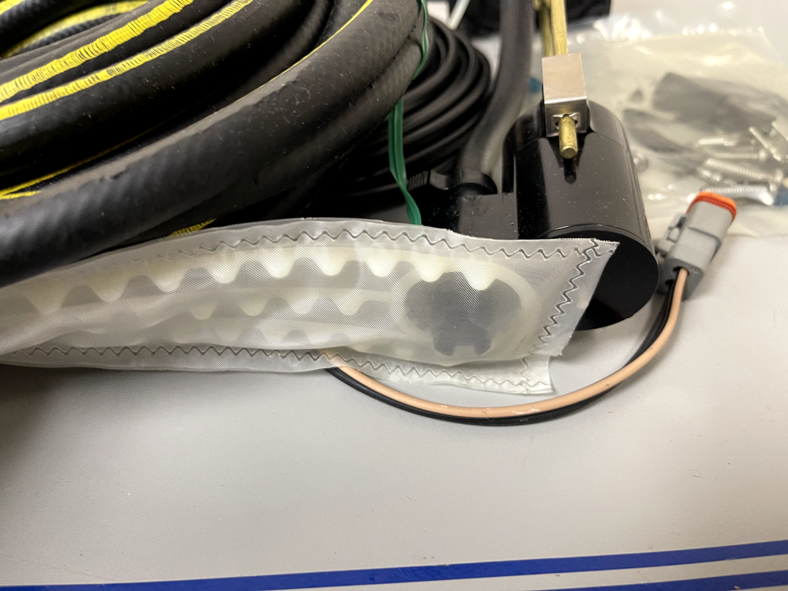 *NEW OEM* 0670 Johnson Evinrude Oil Tank Pick Up Kit 0177303 177303