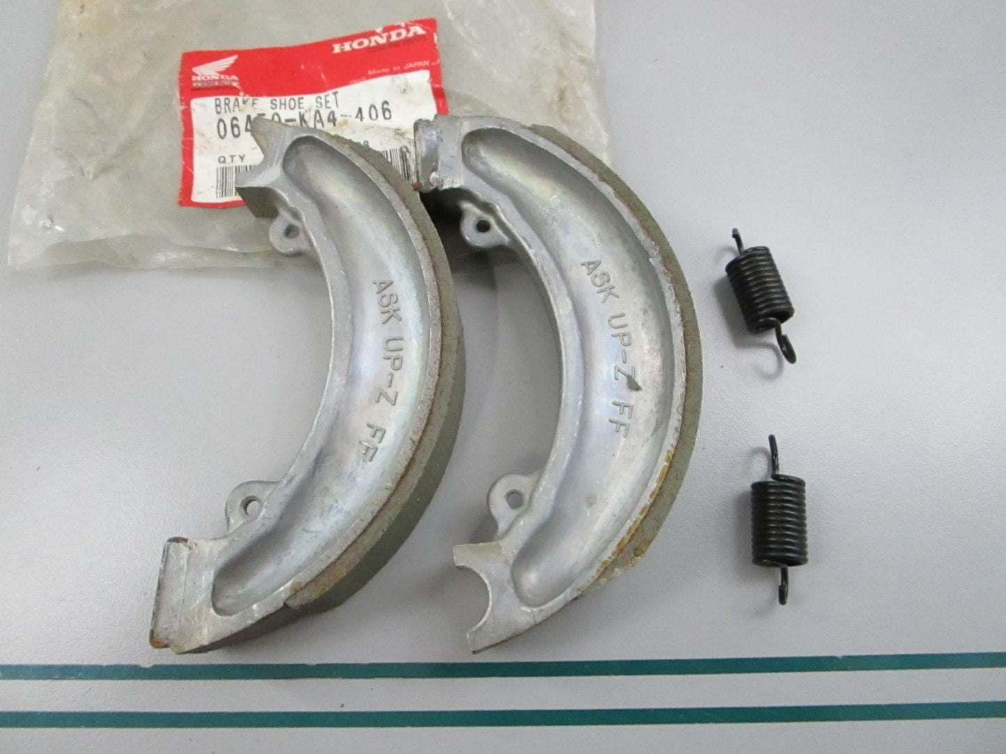 NEW OEM 06450-KA4-406 Honda Brake Shoe Set 0810
