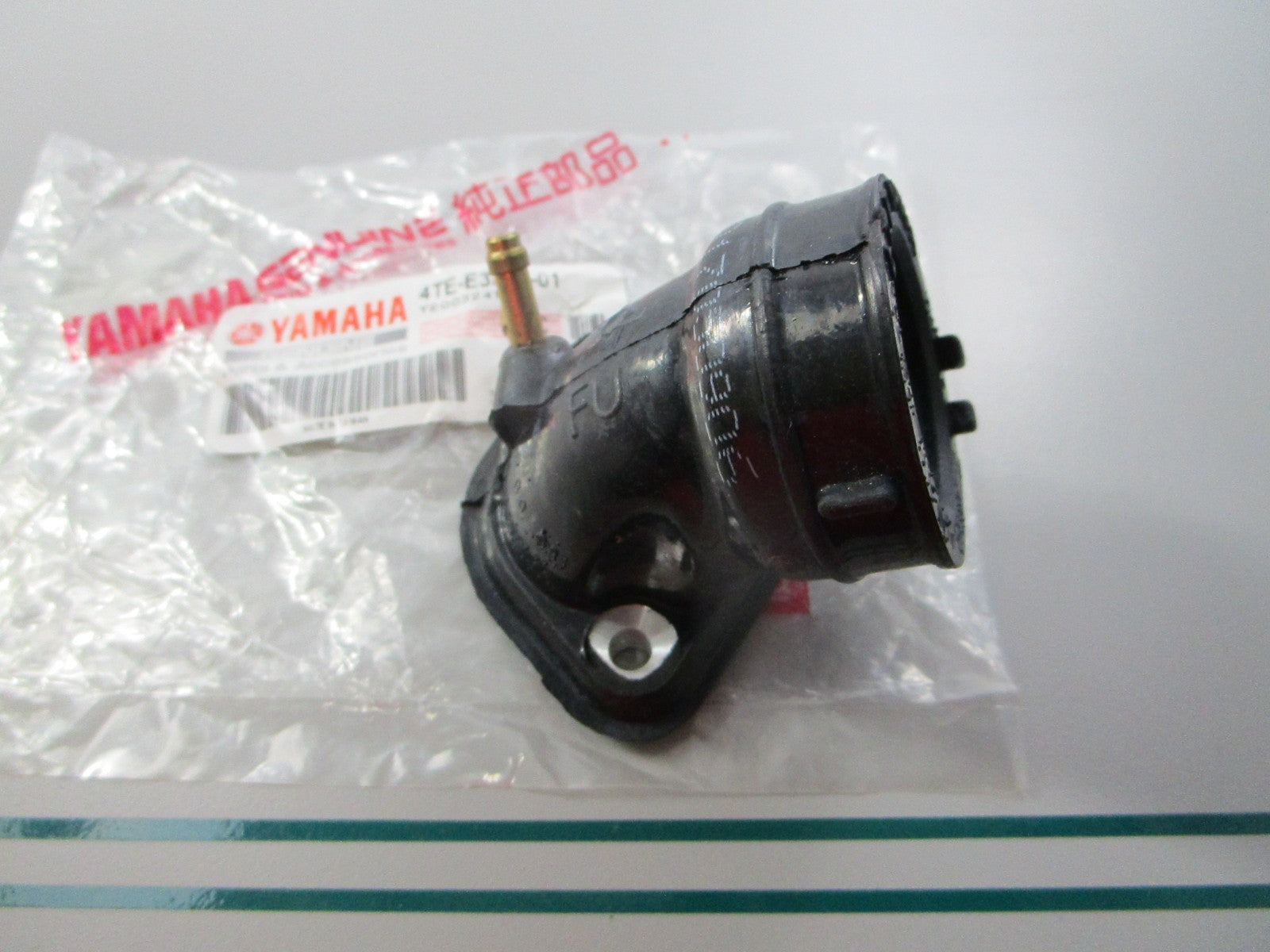 NEW OEM 4TE-E3585-01-00 Yamaha Manifold 0810