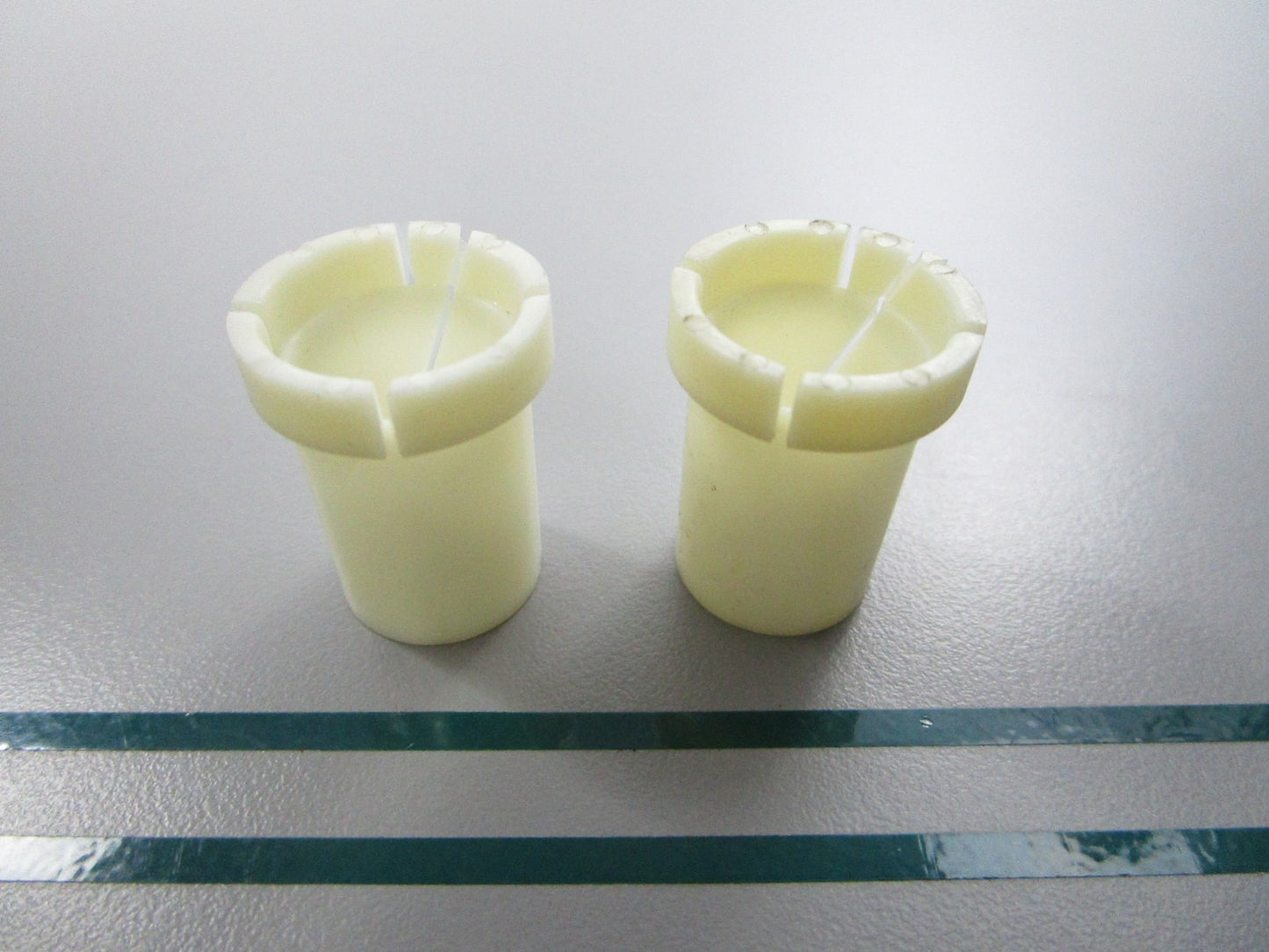 NEW OEM (LOT OF 2) 334851 0334851 OMC Johnson Evinrude Bushing 0810