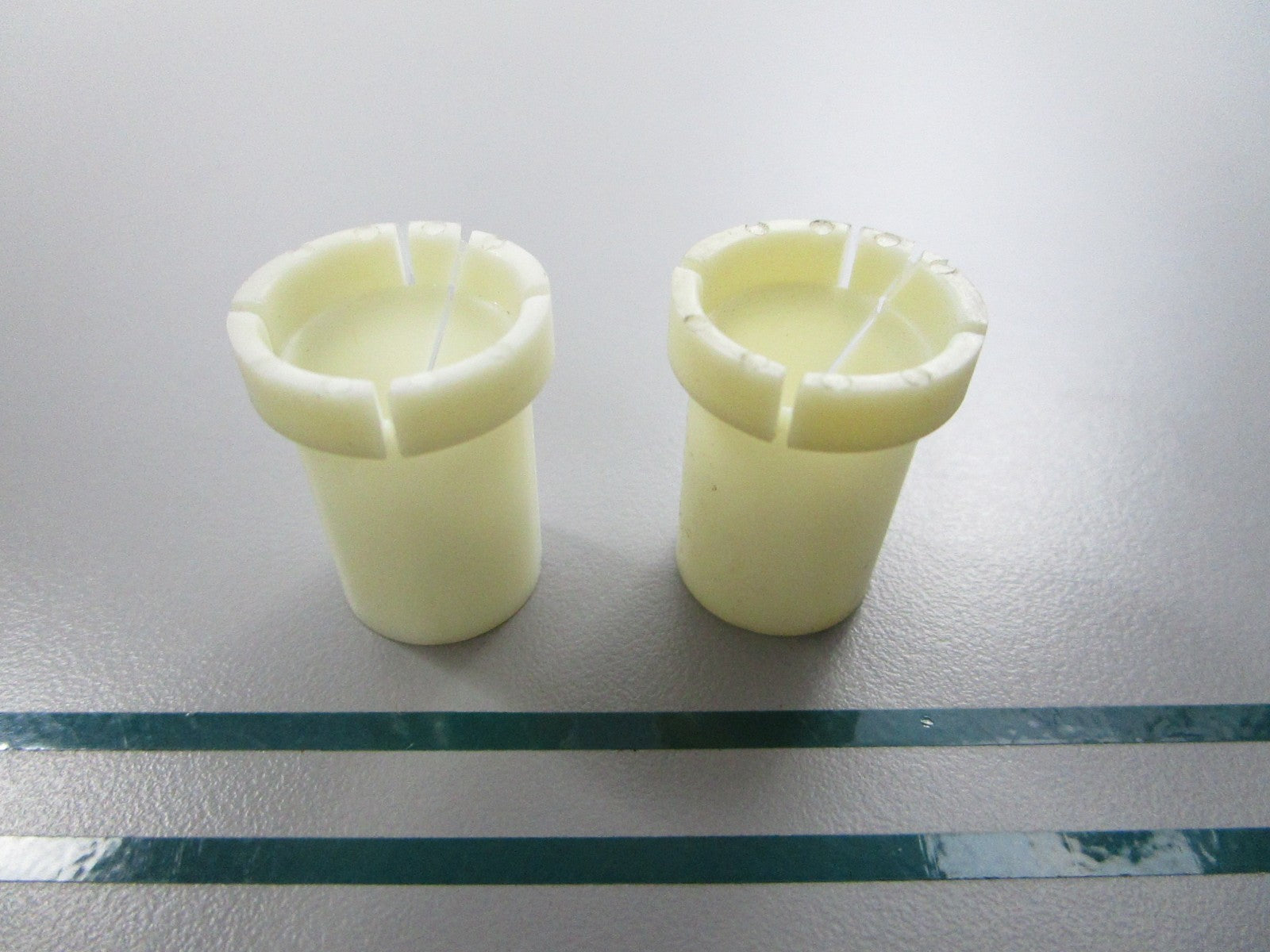 NEW OEM (LOT OF 2) 334851 0334851 OMC Johnson Evinrude Bushing 0810