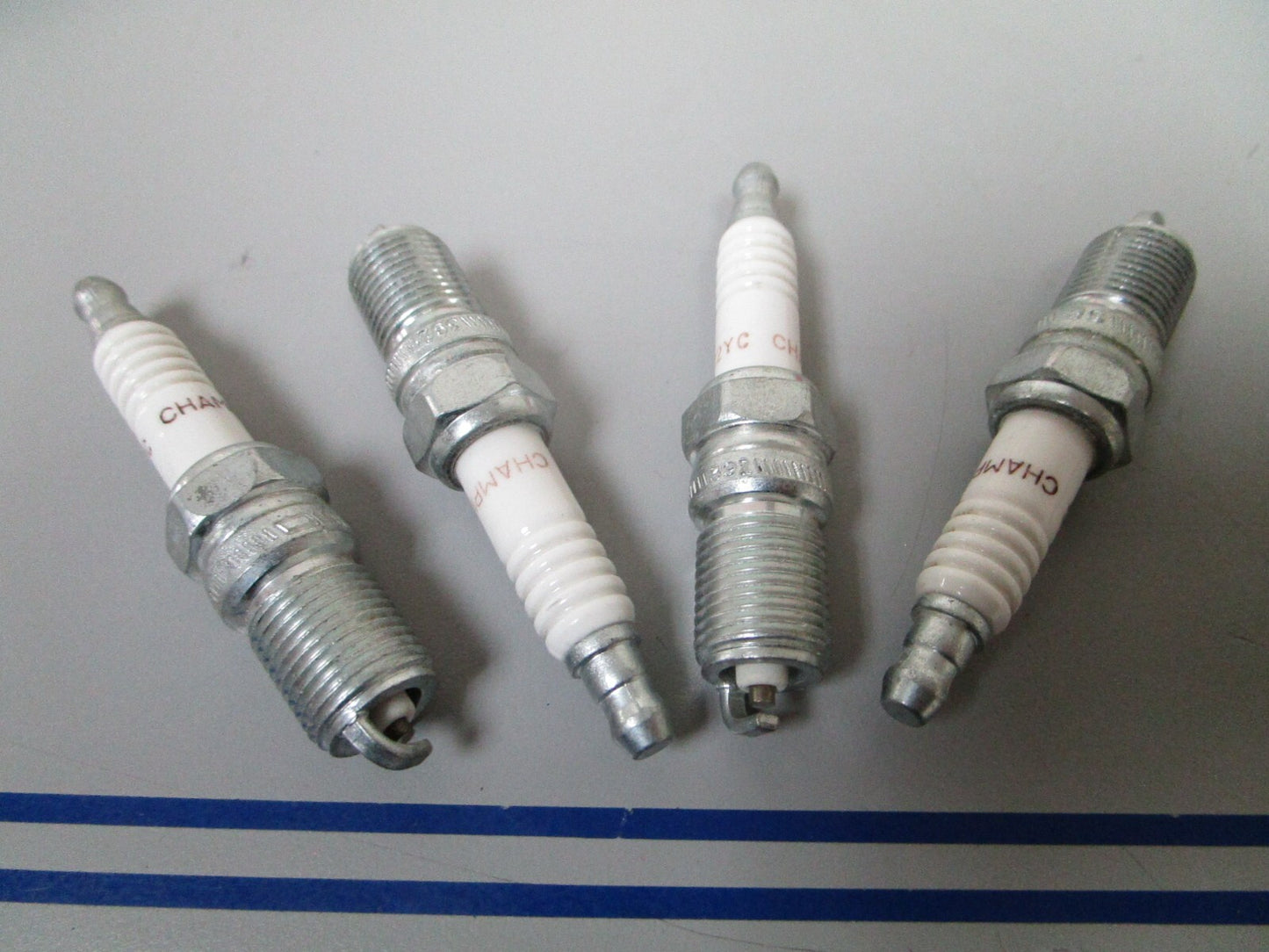 *NEW* (LOT OF 4) 0810 Champion Spark Plug RS12YC