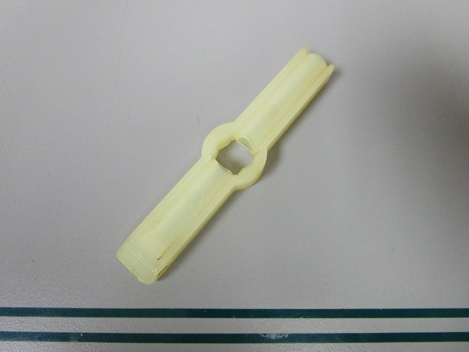 NEW OEM 308034 0308034 OMC Johnson Evinrude Casing Guide 0810