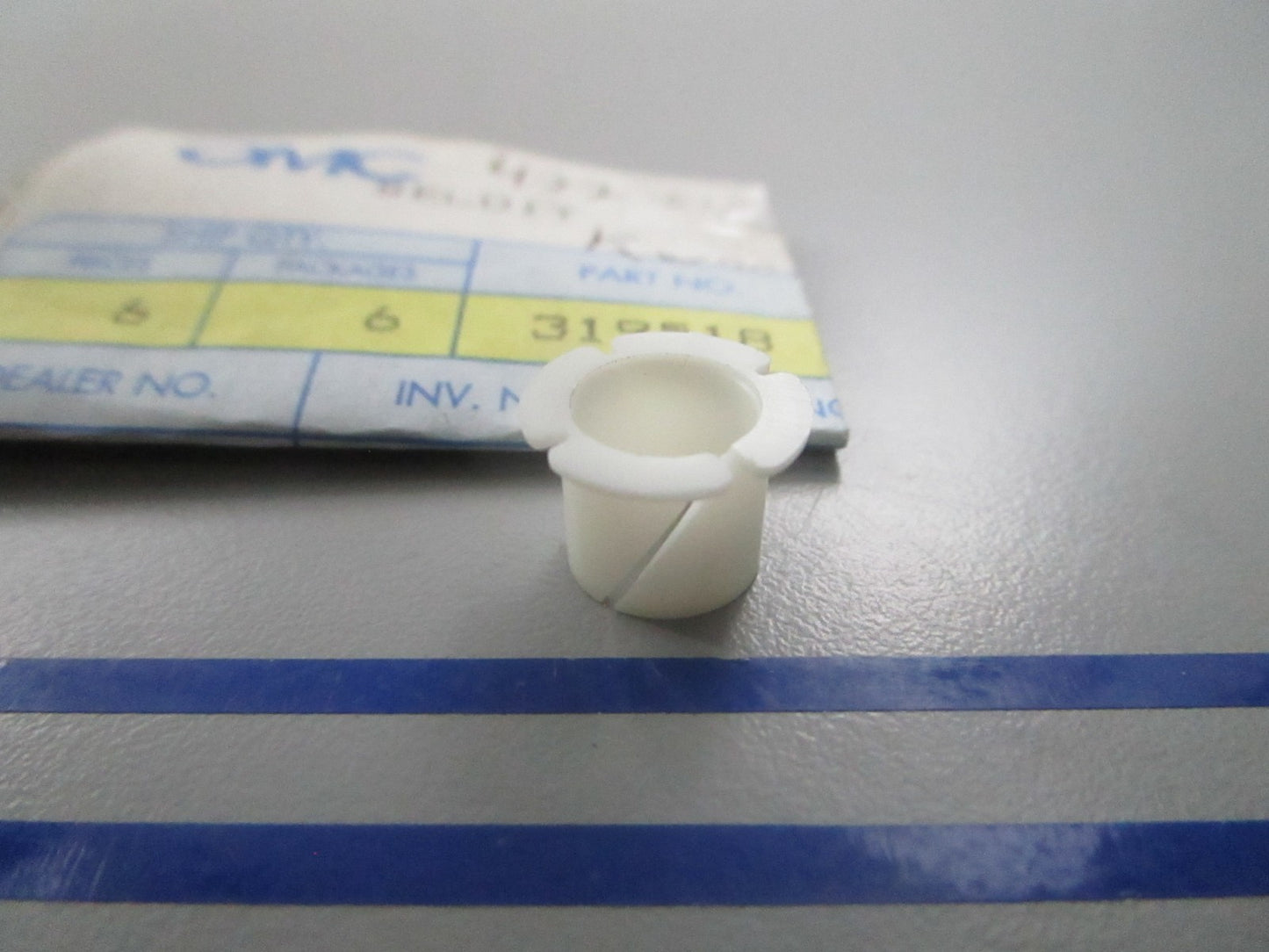 *NEW OEM* 0810 OMC Johnson Evinrude Bushing 319518 0319518