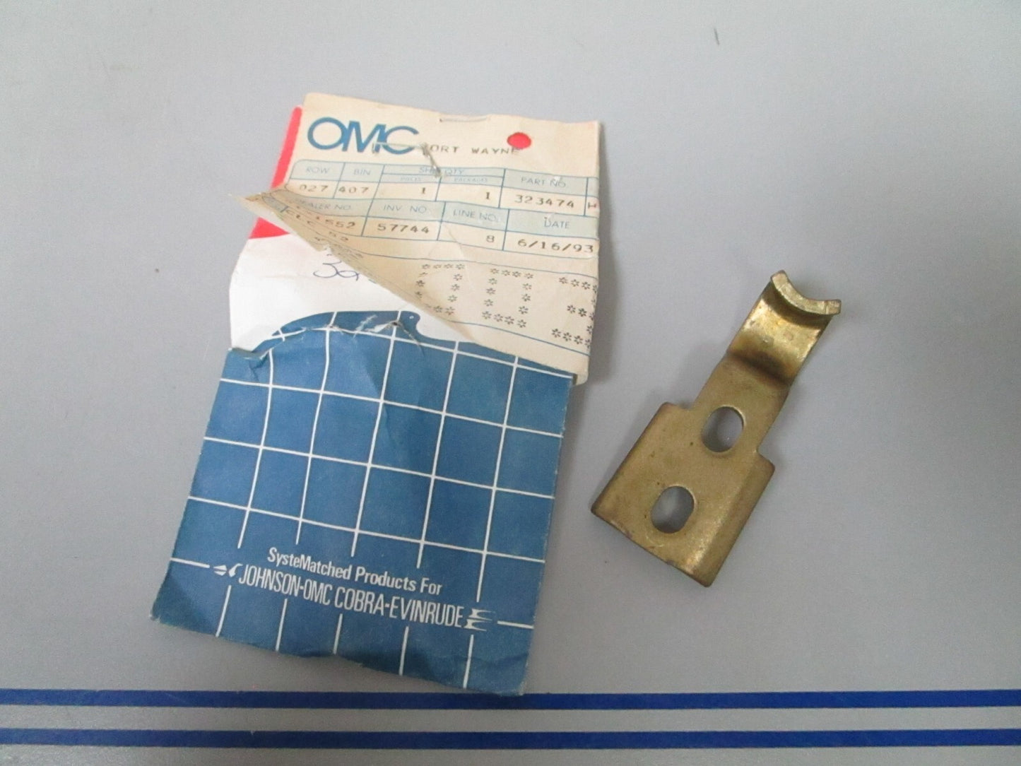 *NEW OEM* 0810 OMC Johnson Evinrude Motor Cover Hook 323474 0323474