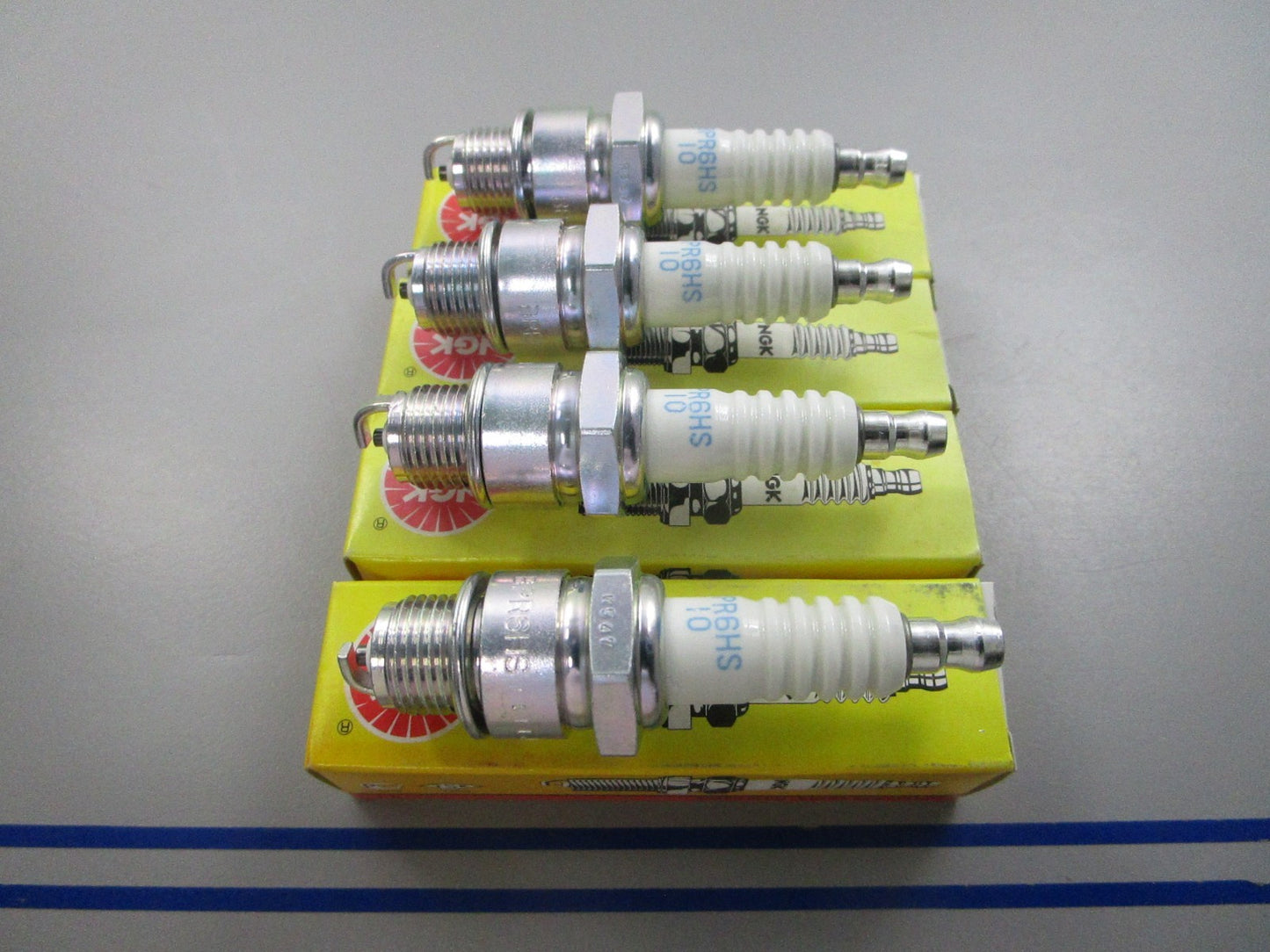 NEW (LOT OF 4) BPRkHS-10 NGK Spark Plug 0810