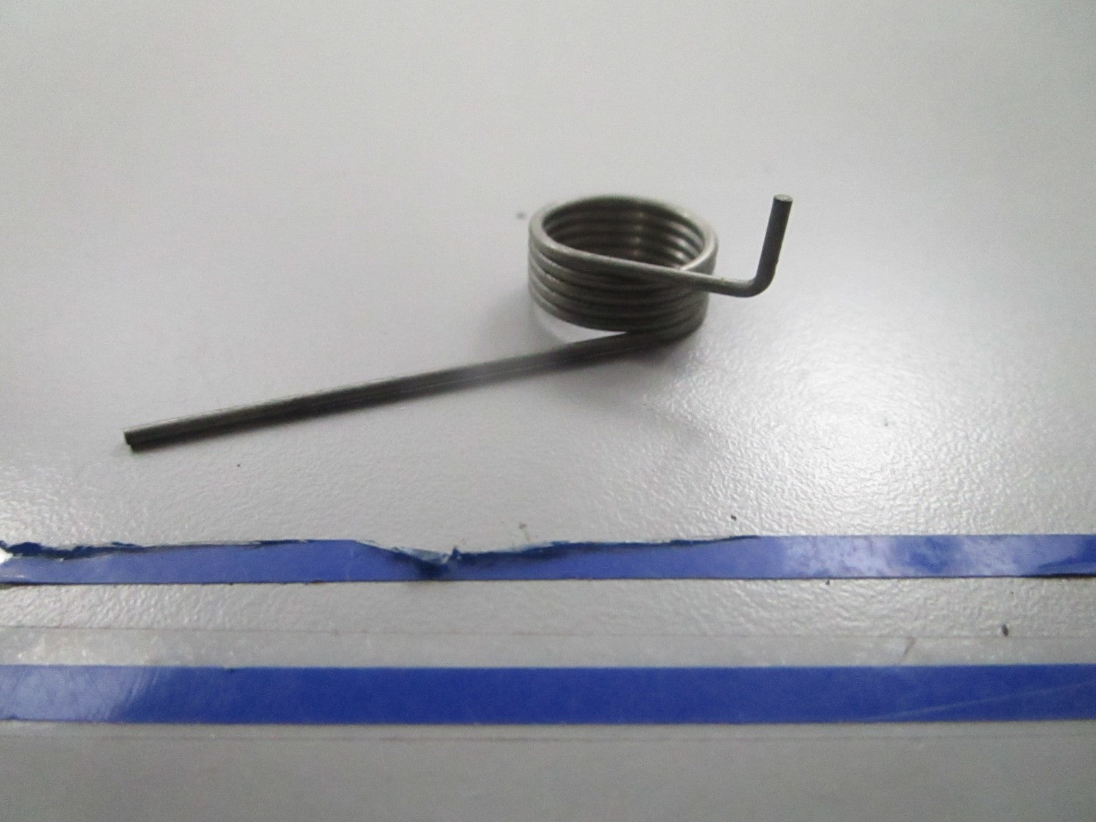 *NEW OEM* 0810 OMC Johnson Carrying Handle Spring 336038 0336038