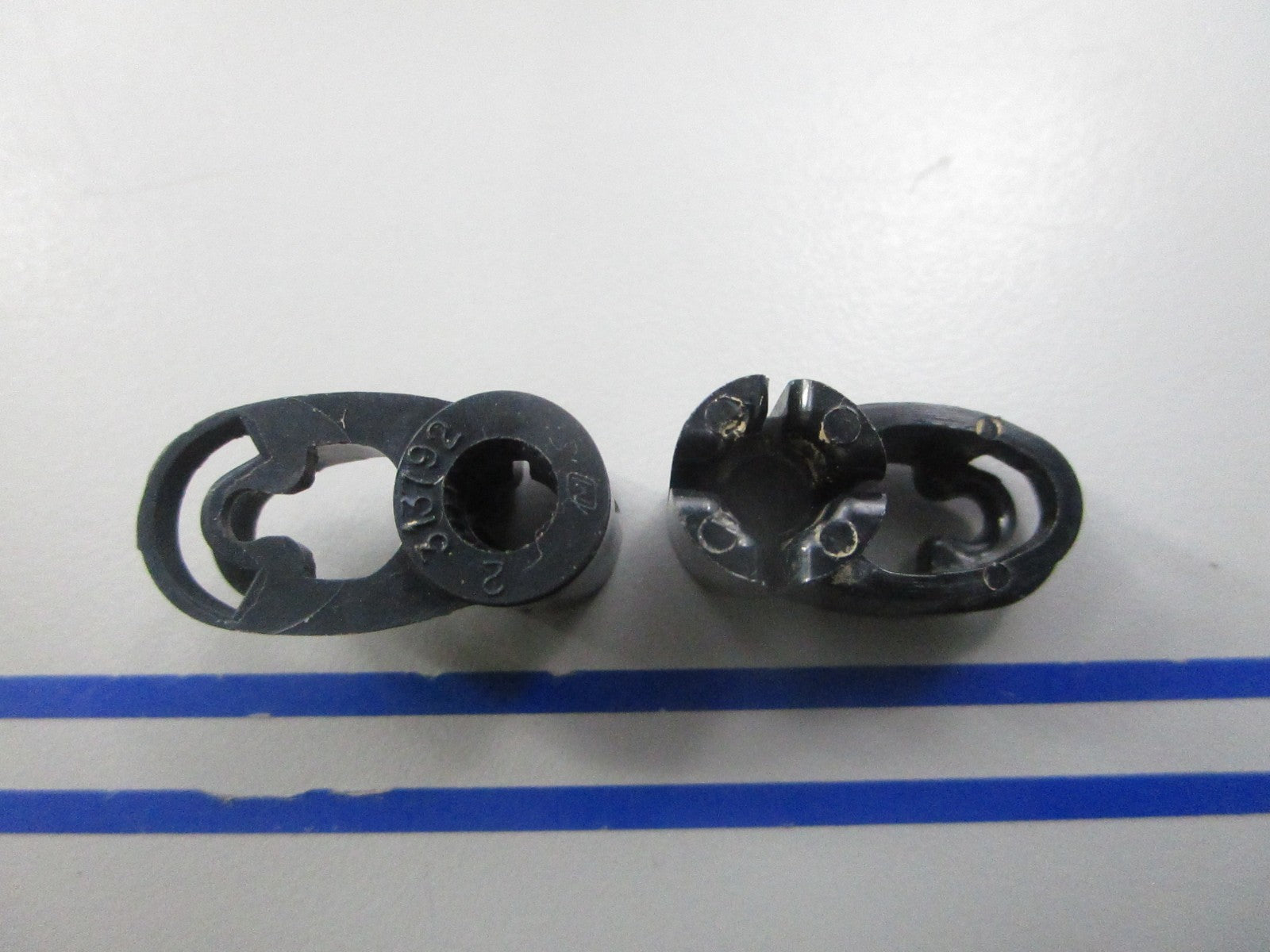 NEW OEM (LOT OF 2) 313792 0313792 OMC Johnson Evinrude Arm 0810