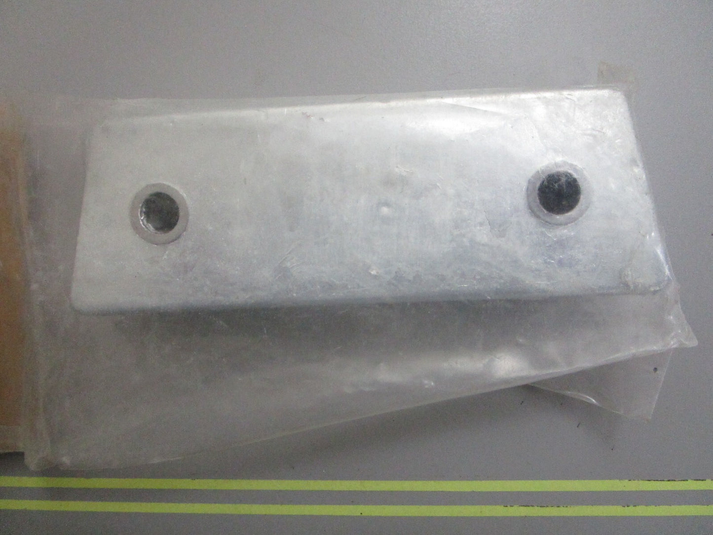 *NEW OEM* 0820 Volvo Penta Zinc Anode 852835