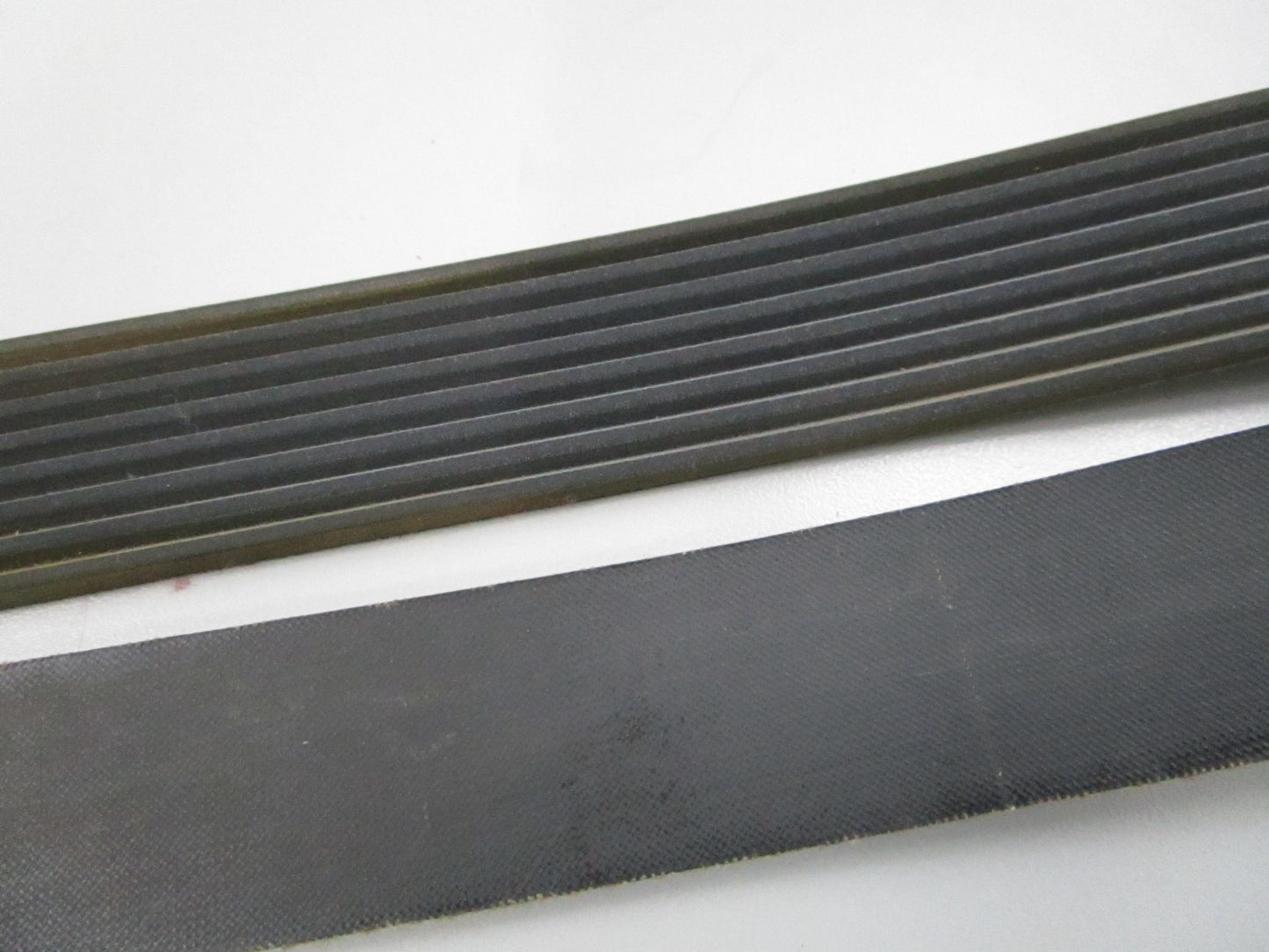 Gates K080594 Micro-V Serpentine Belt 8-Rib 59.4in  NEW 0810