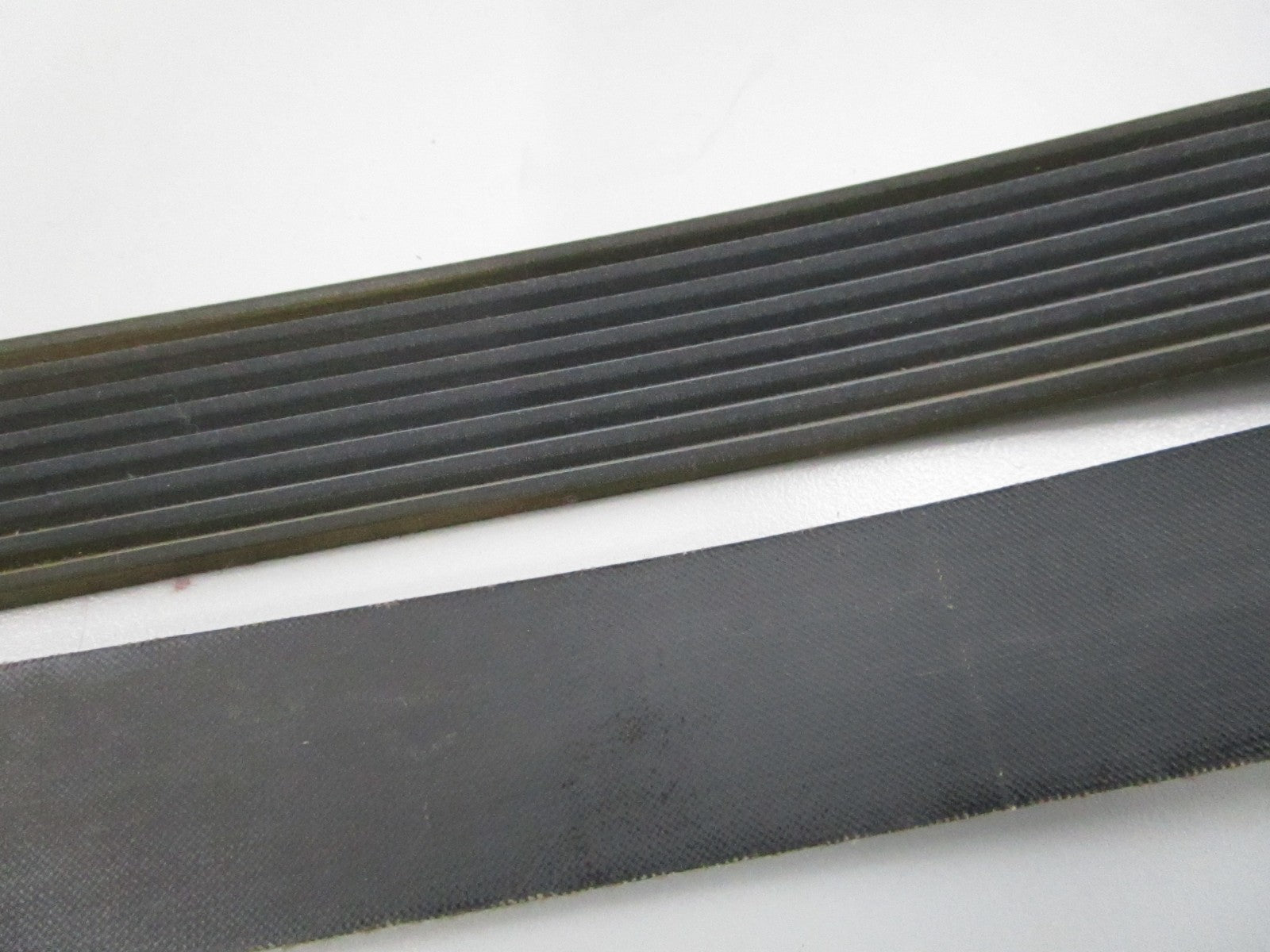 Gates K080594 Micro-V Serpentine Belt 8-Rib 59.4in  NEW 0810