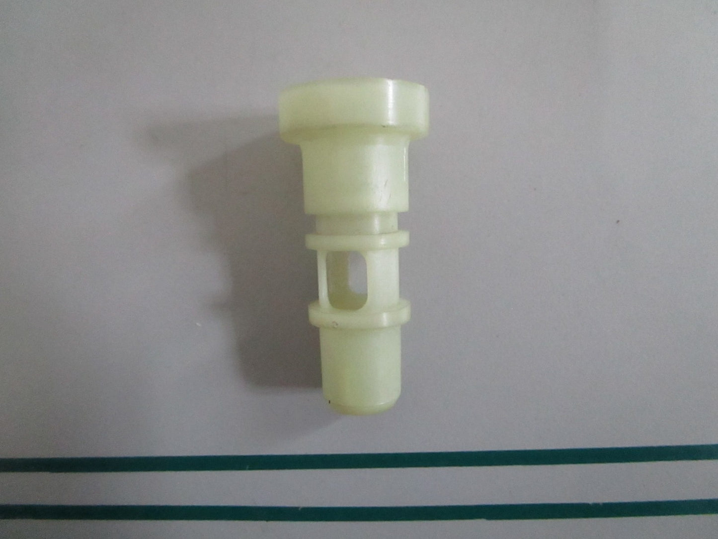 NEW OEM 1030780283 Mercedes-Benz Fuel Injector Nozzle Holder 0820