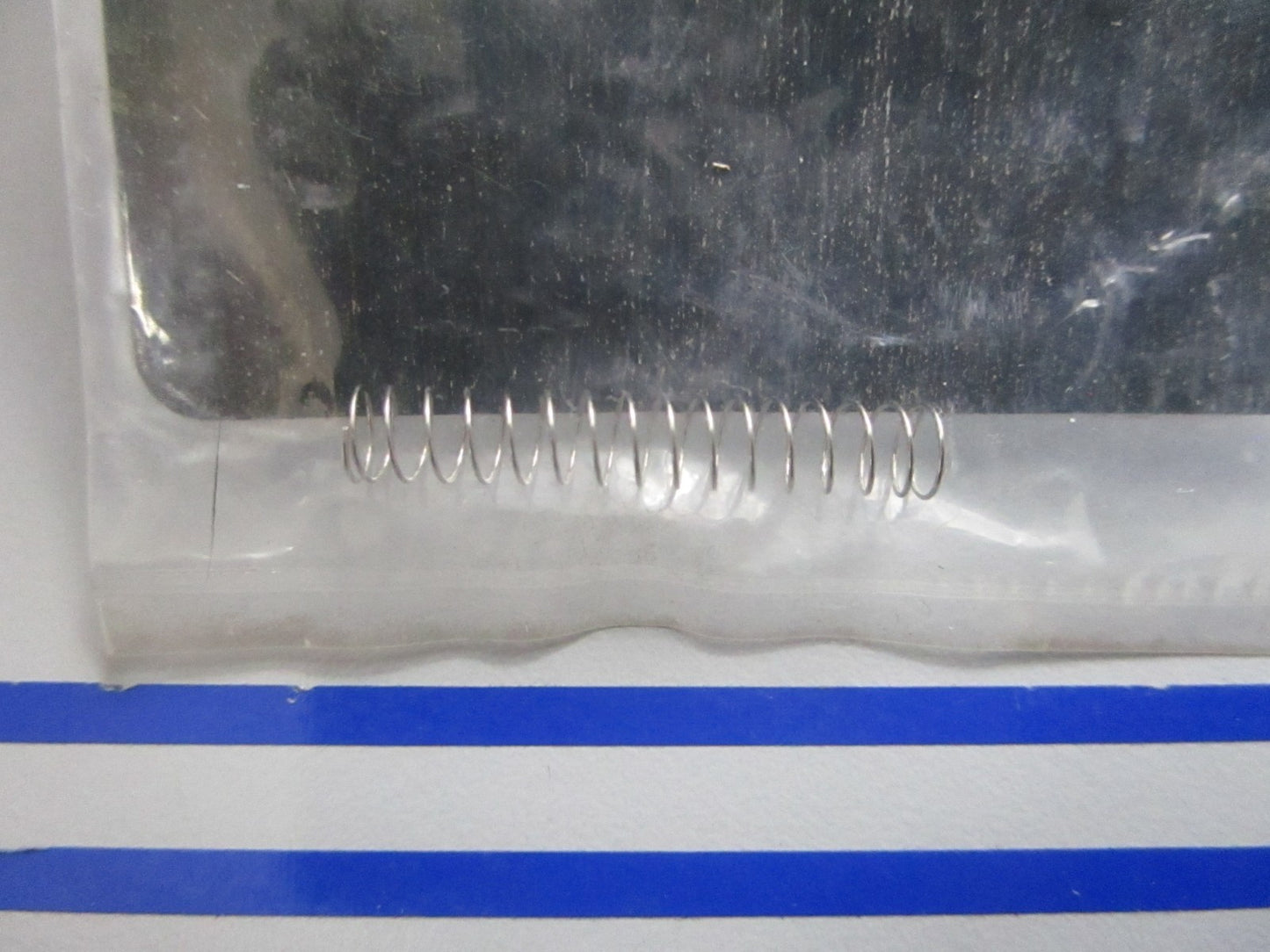 *NEW OEM* 0810 OMC Johnson Evinrude Spring 5032393