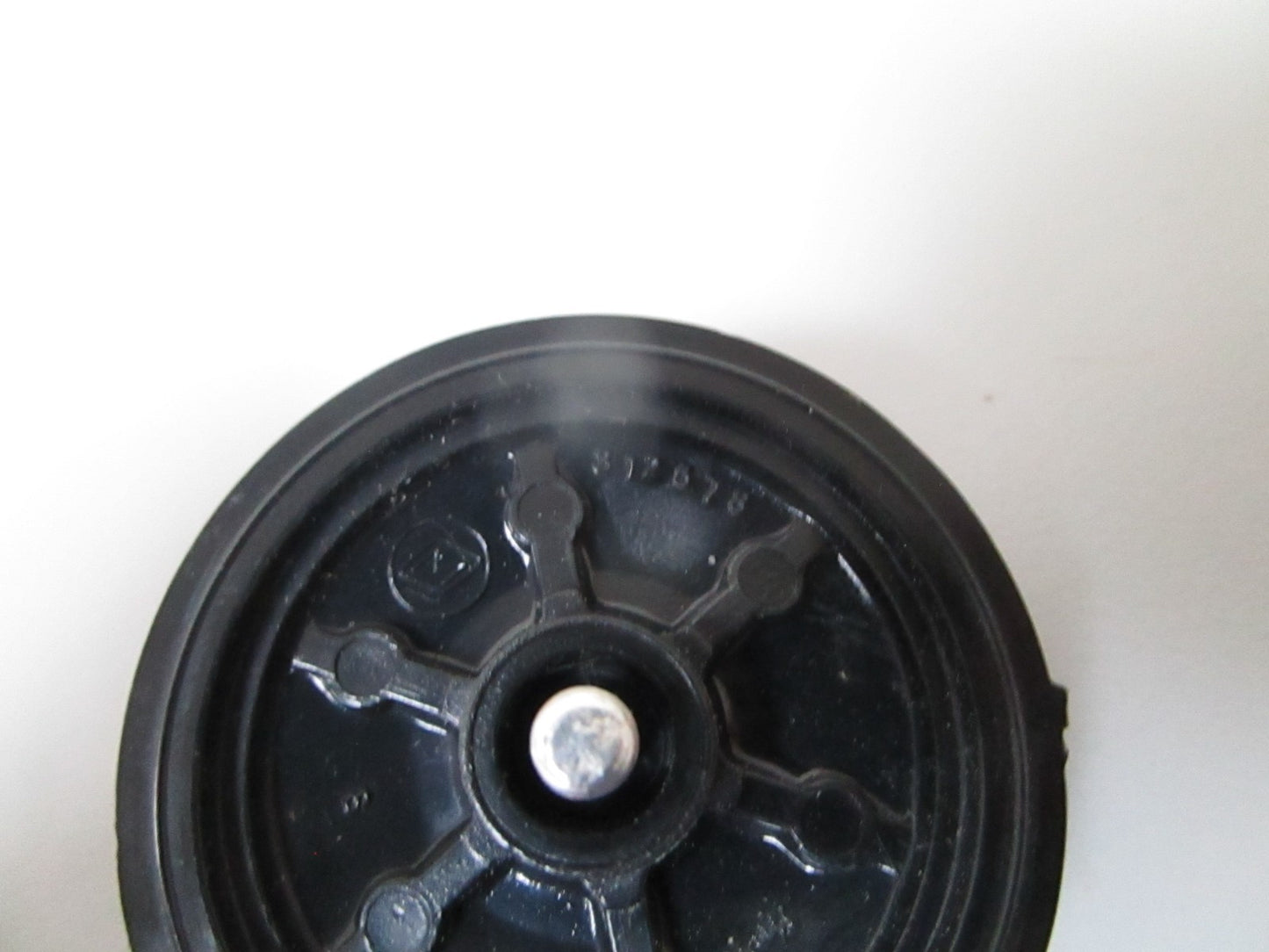 NEW OEM 312678 312677 OMC Johnson Evinrude Filter Cap & Screw 0810