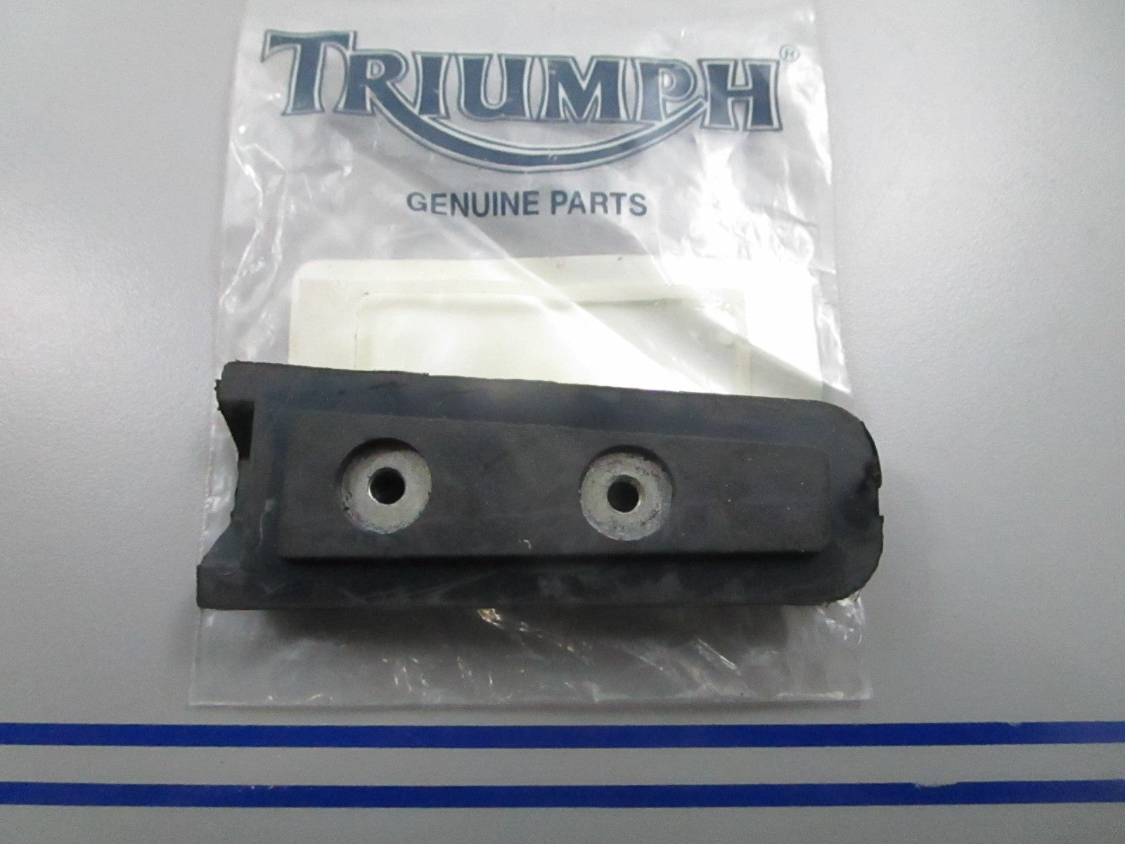 *NEW OEM* 0810 Triumph Footrest Rubber T2080487
