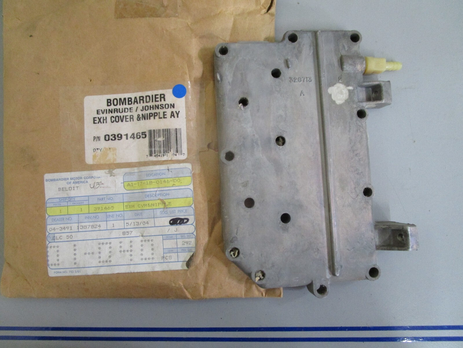*NEW OEM* 0820 OMC Johnson Evinrude Exhaust Cover & Nipple Ay 391465 0391465
