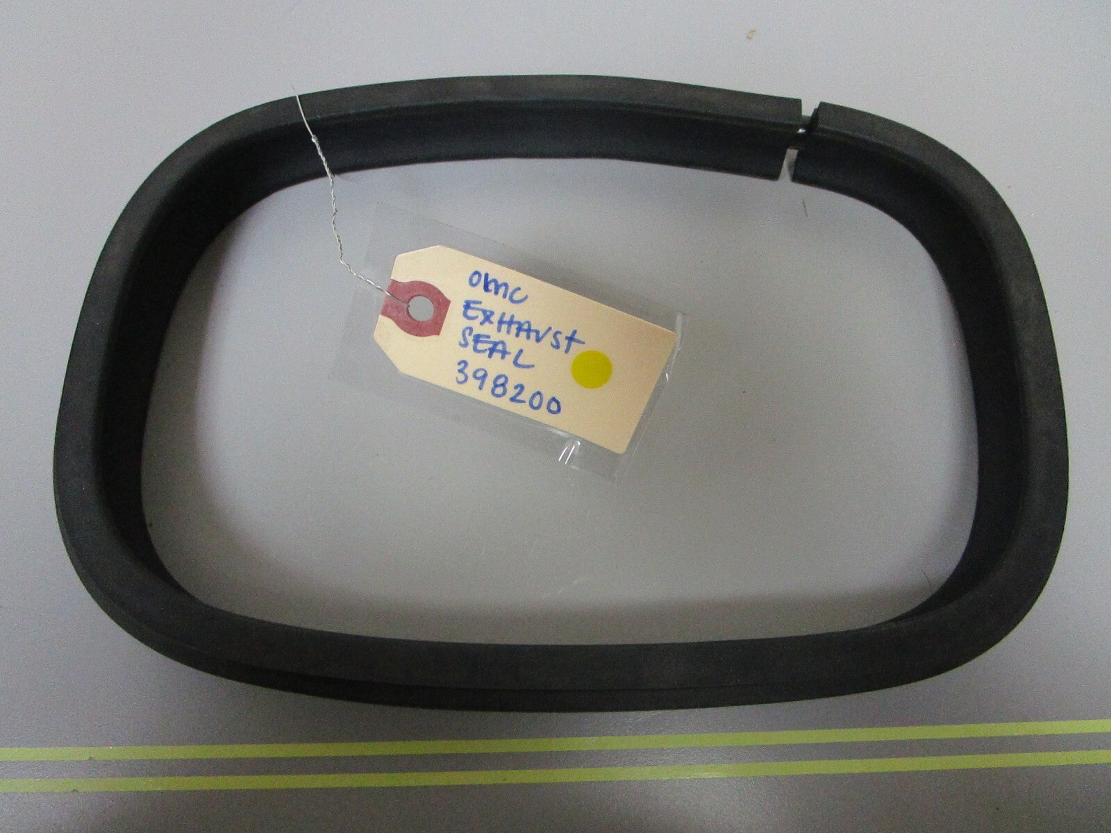 *NEW OEM* 0810 OMC Johnson Evinrude Exhaust Seal 398200 0398200