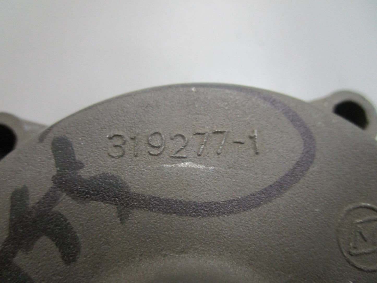 *NEW OEM* 0810 OMC Johnson Evinrude Water Pump Housing 319277 0319277