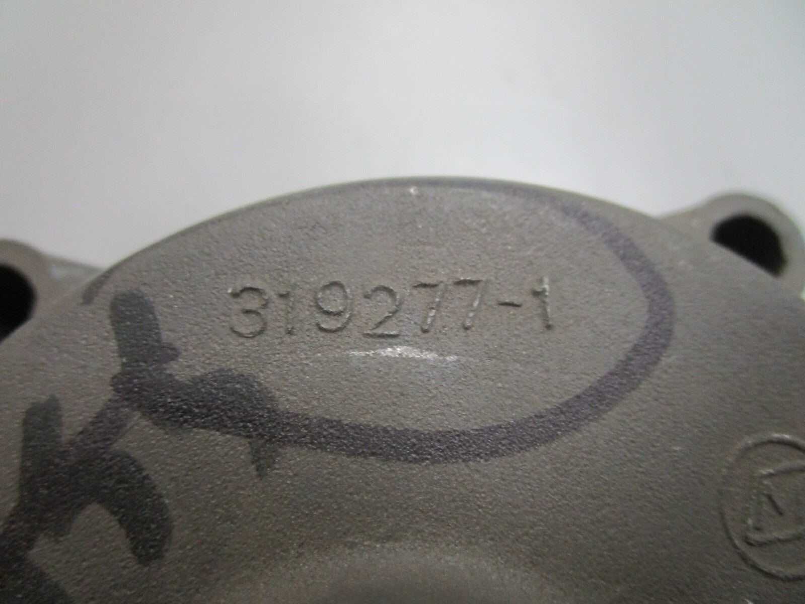 *NEW OEM* 0810 OMC Johnson Evinrude Water Pump Housing 319277 0319277