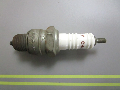 *NEW* 0810 Champion Spark Plug L-82Y