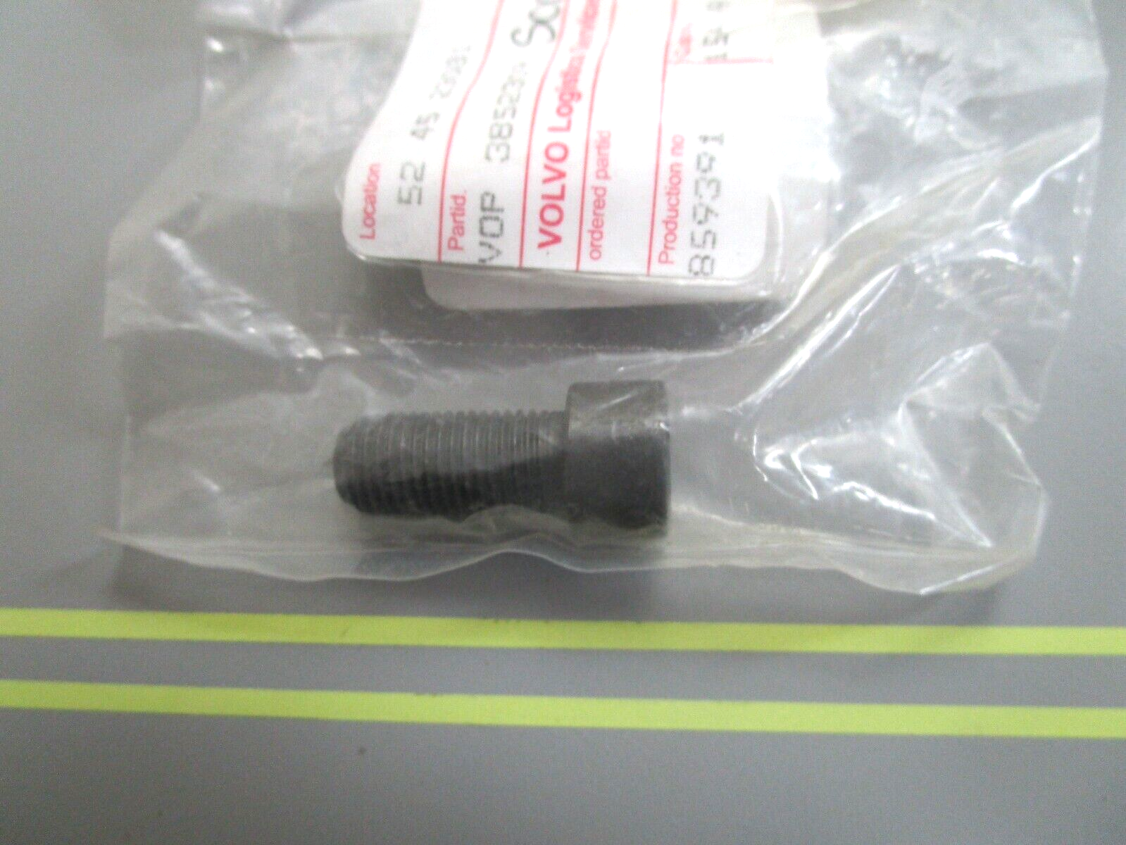 *NEW OEM* 0750 Volvo Penta SCREW 3852309